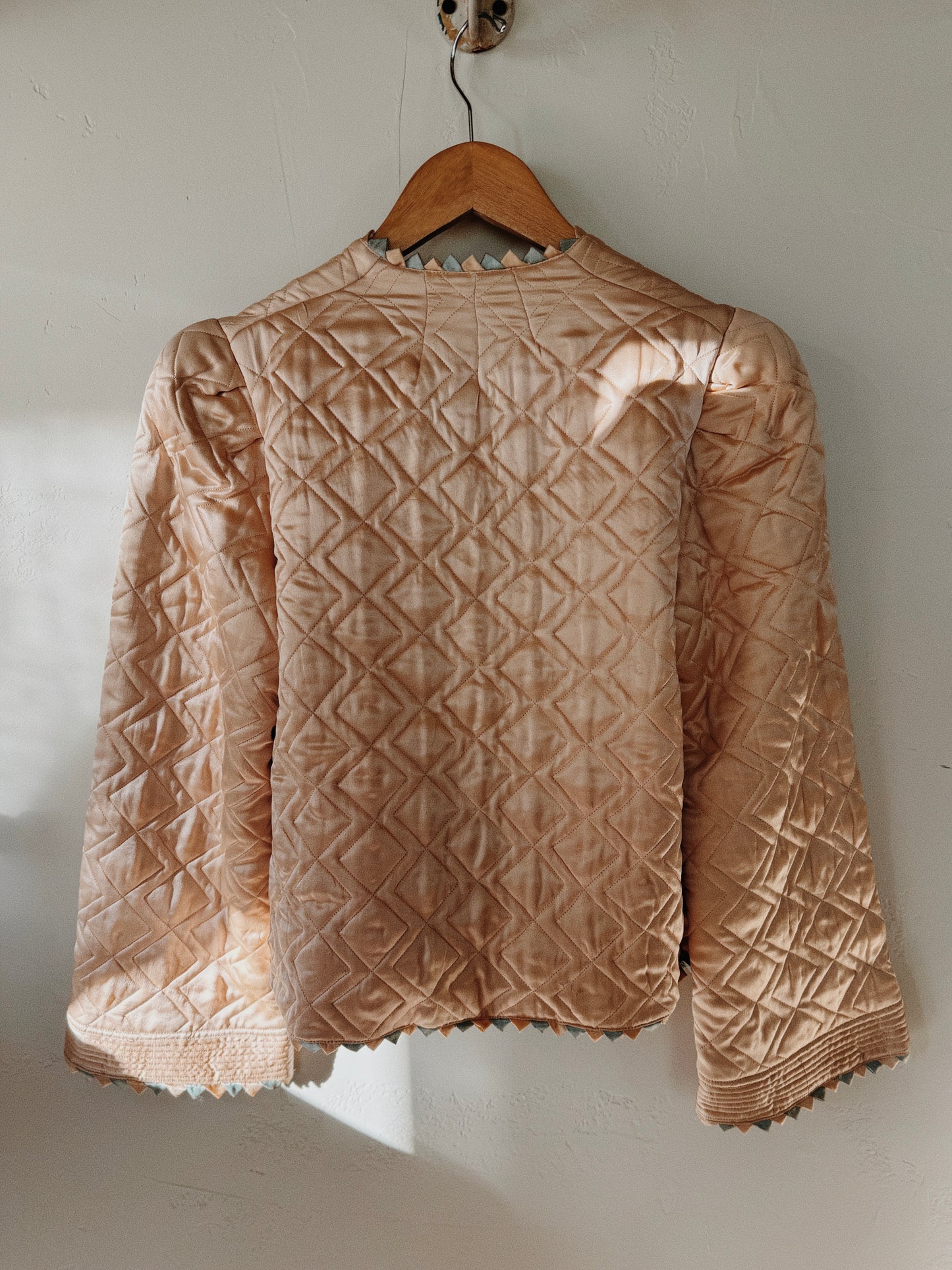 1940s Pastel Pink + Blue Silk Rayon Quilted Lounge Jacket w/ Sawtooth Detail- S/M