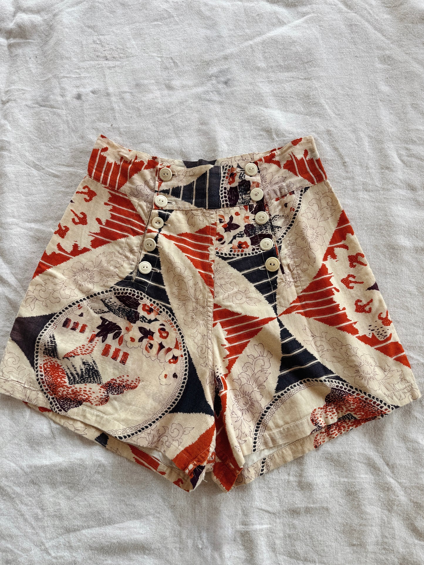 1930s/40s Rare Hawaiian Graphic Fall Front Shorts- 26/27” Waist