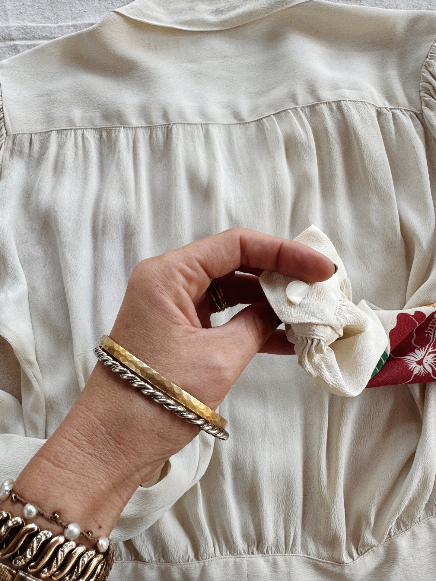 1940s Hawaiian Cropped Ivory Hibiscus Blouse- S
