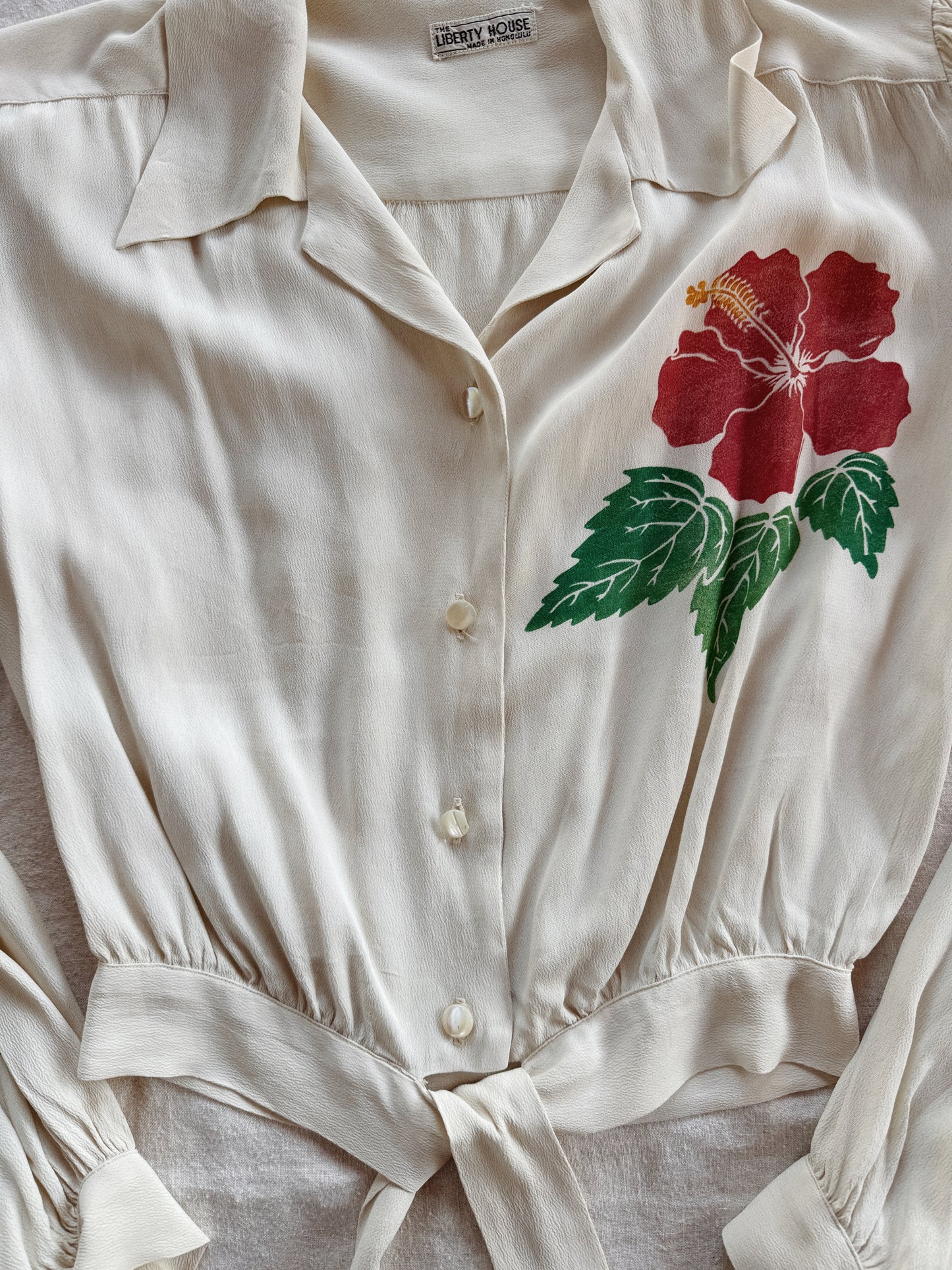 1940s Hawaiian Cropped Ivory Hibiscus Blouse- S