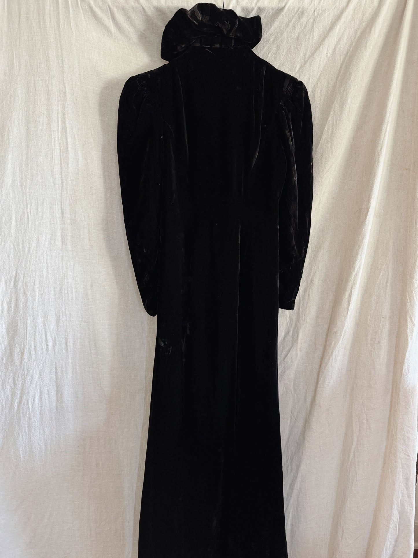 1940s Black Velveteen Opera Coat w/ Elizabethan Collar- S/M