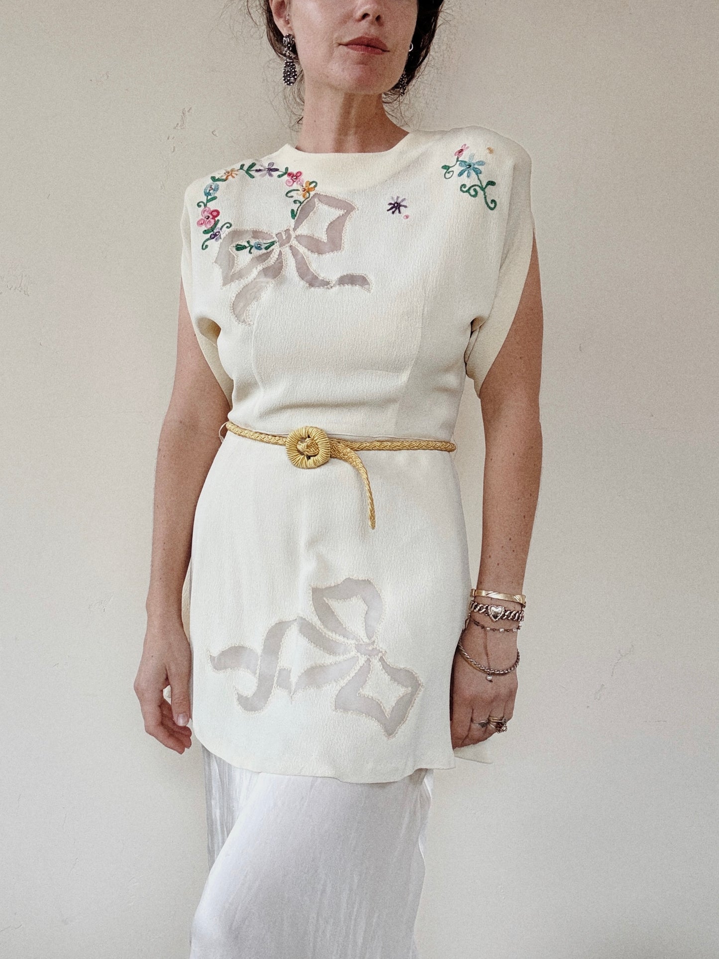 1940s Ivory Bow Blouse w/ Floral Embroidery- M/L