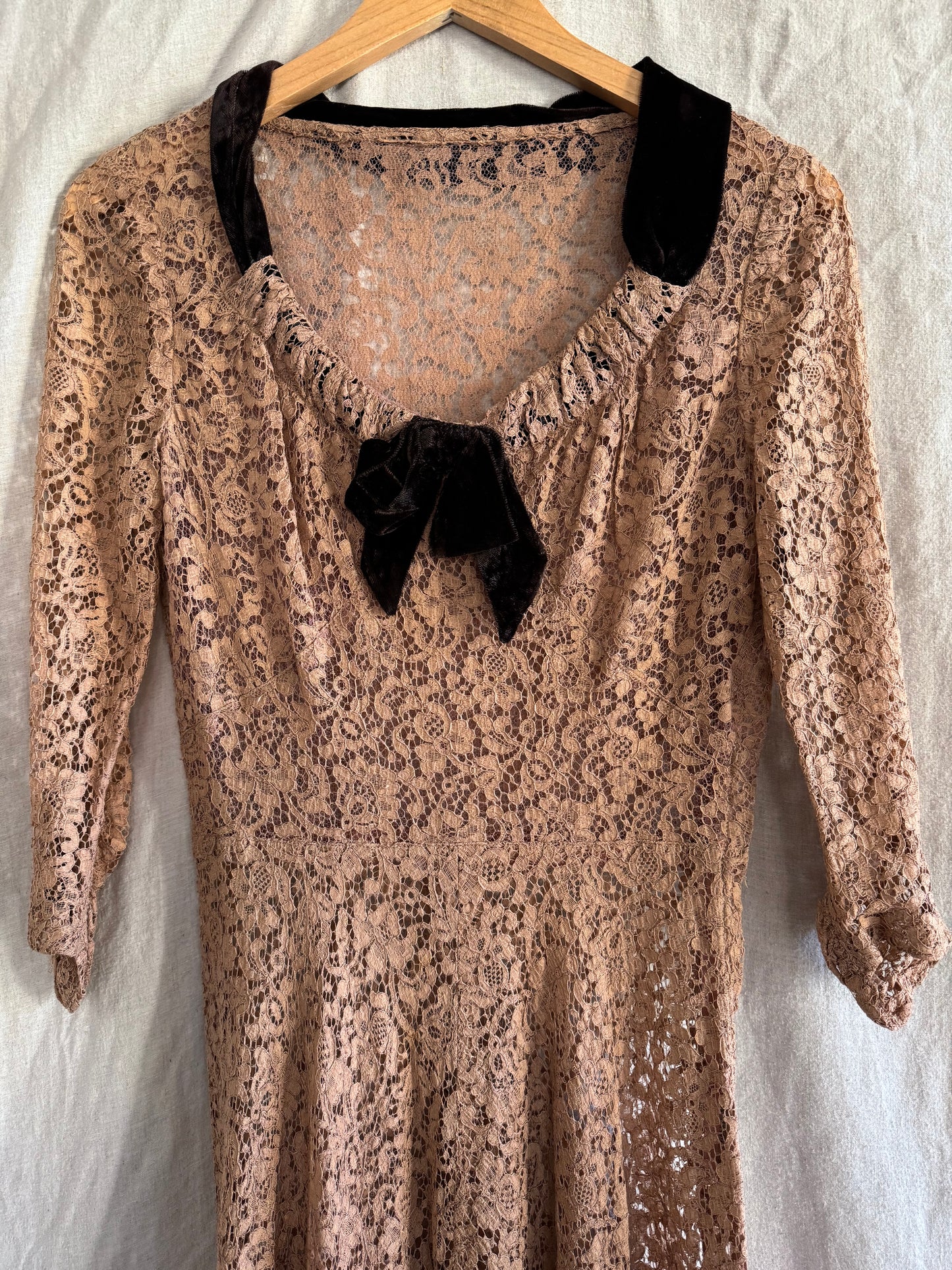 1940s Brown Lace Dress w/ Silk Velvet Trim- S