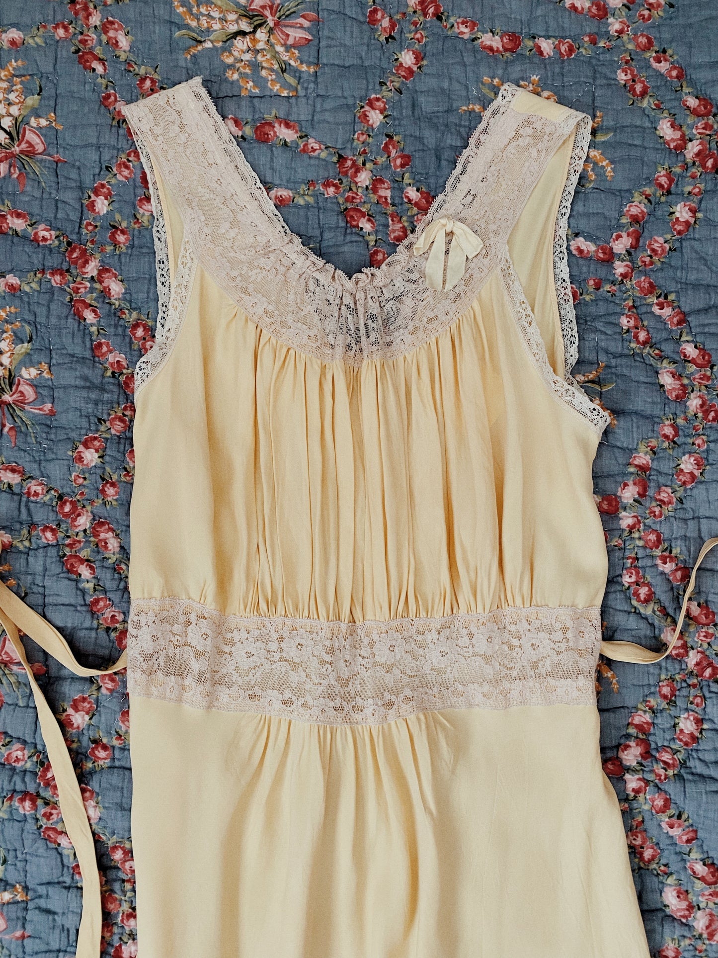 1940s Pale Yellow Rayon Bias Cut Slip w/ Lace + Bow- S/M