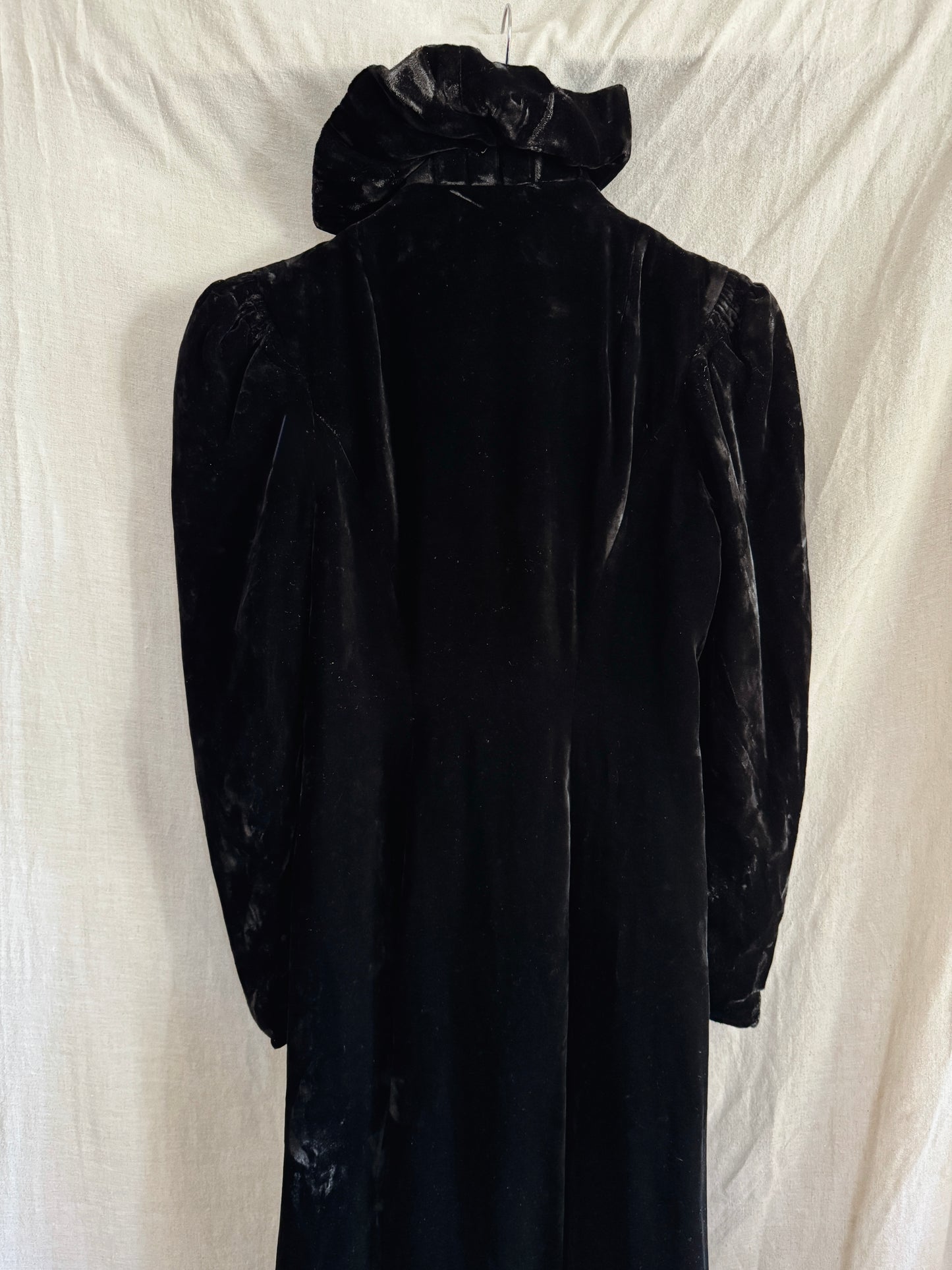 1940s Black Velveteen Opera Coat w/ Elizabethan Collar- S/M