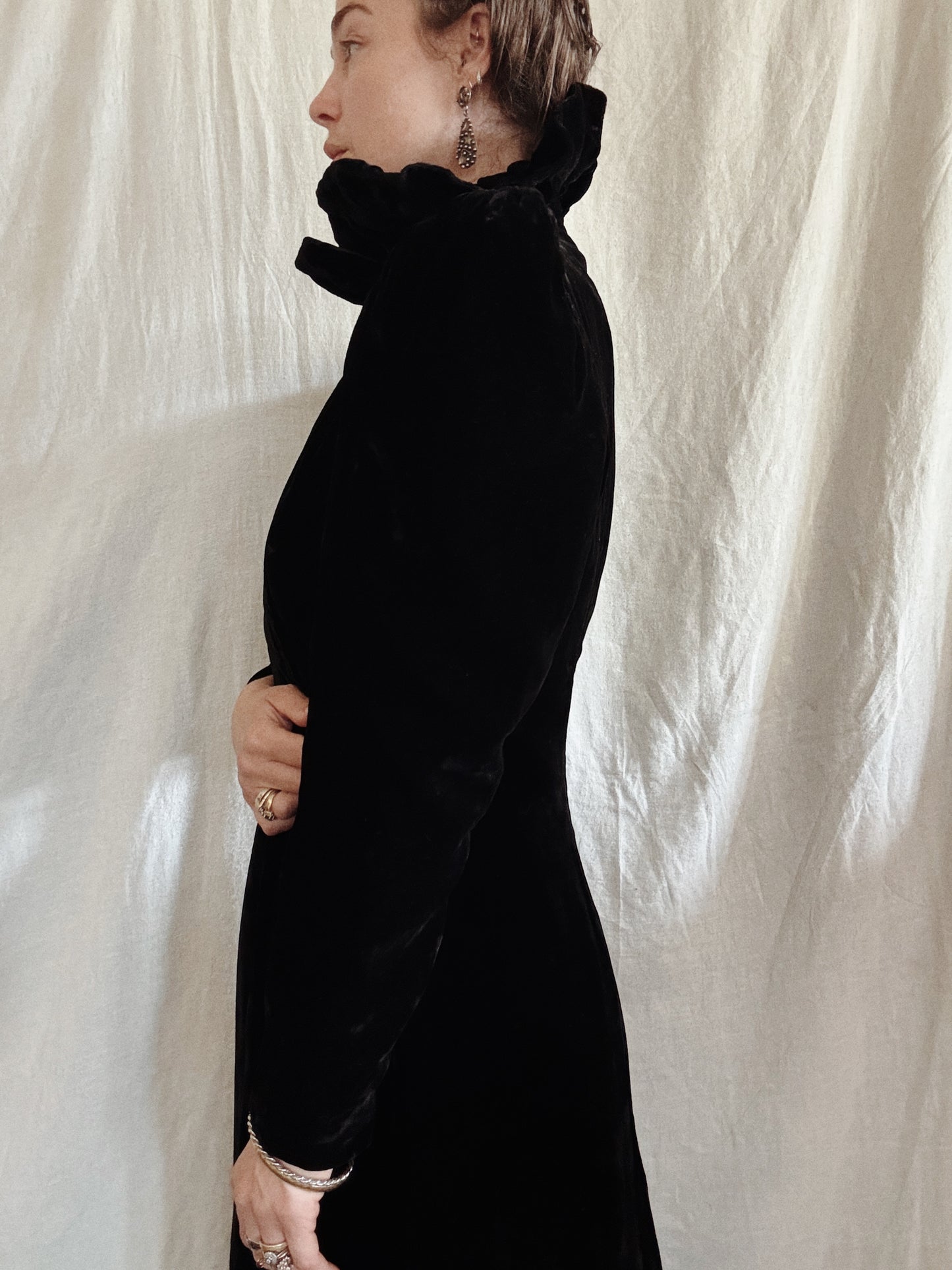 1940s Black Velveteen Opera Coat w/ Elizabethan Collar- S/M