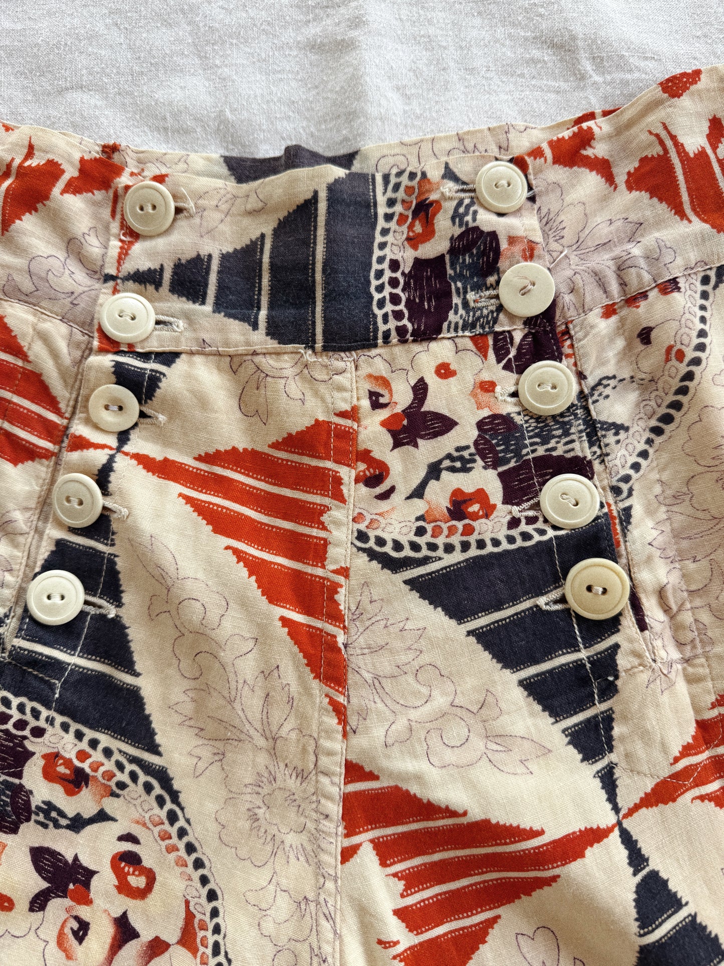 1930s/40s Rare Hawaiian Graphic Fall Front Shorts- 26/27” Waist