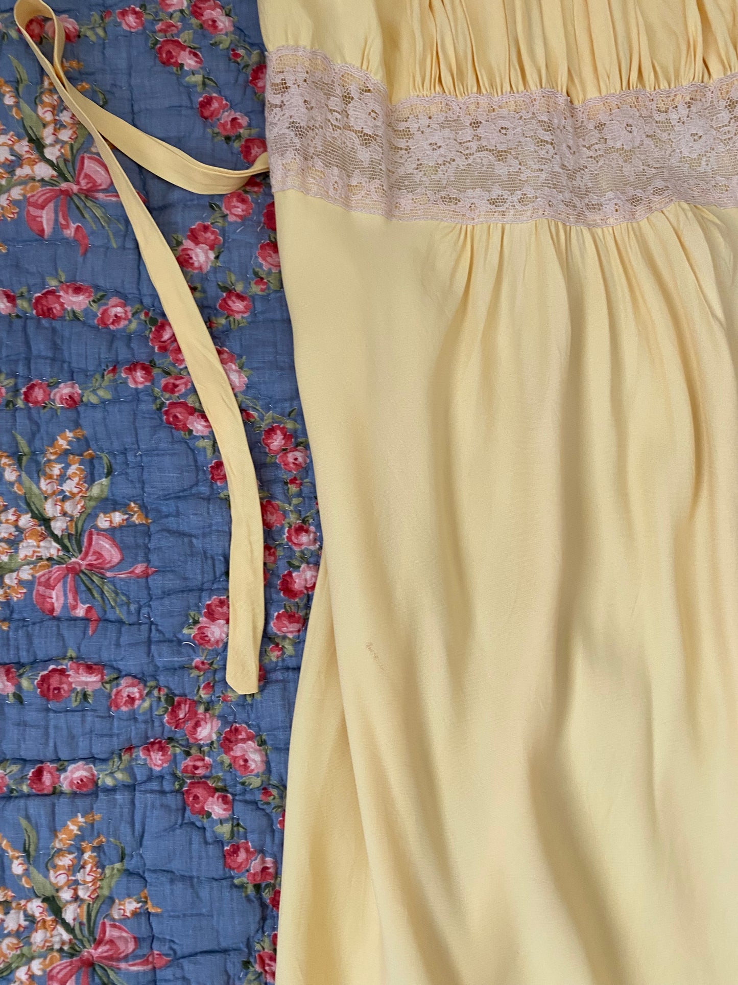 1940s Pale Yellow Rayon Bias Cut Slip w/ Lace + Bow- S/M