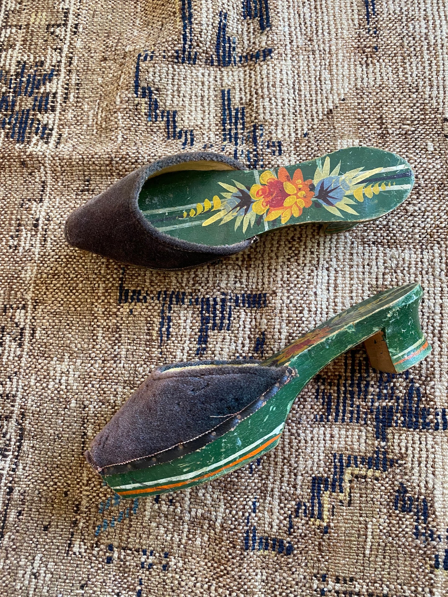 1940s Vintage Painted Wooden Souvenir Platform Sandals