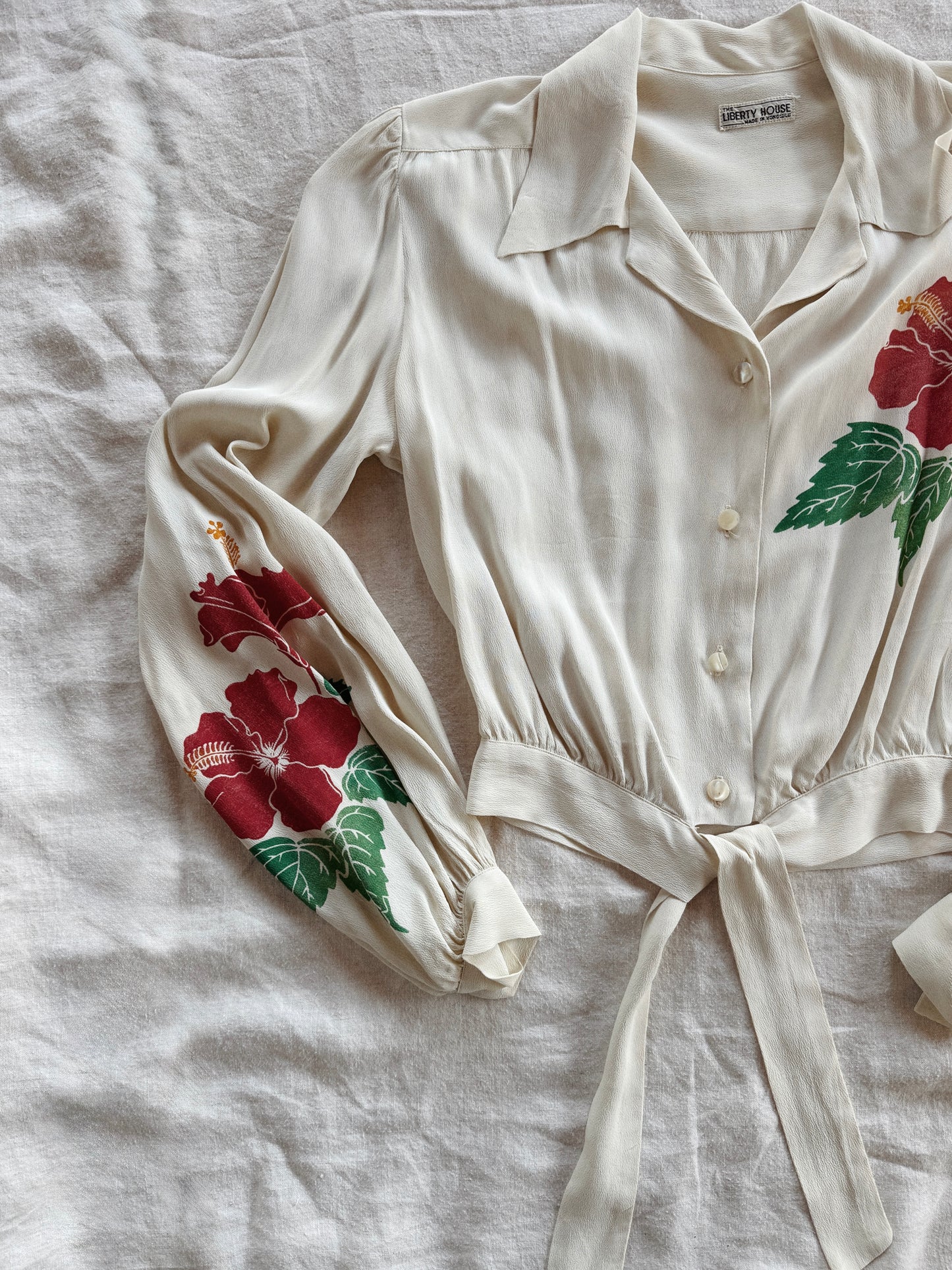 1940s Hawaiian Cropped Ivory Hibiscus Blouse- S
