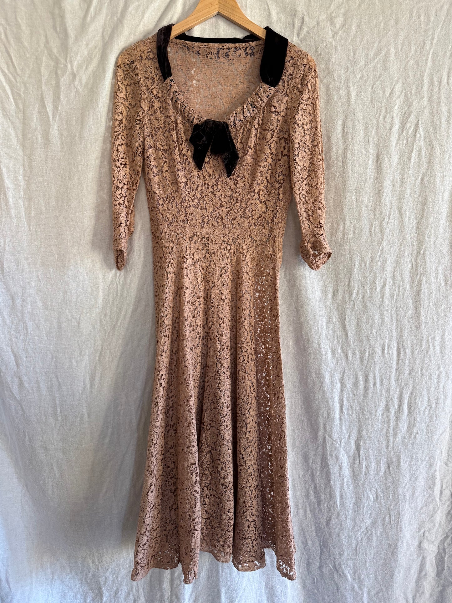 1940s Brown Lace Dress w/ Silk Velvet Trim- S