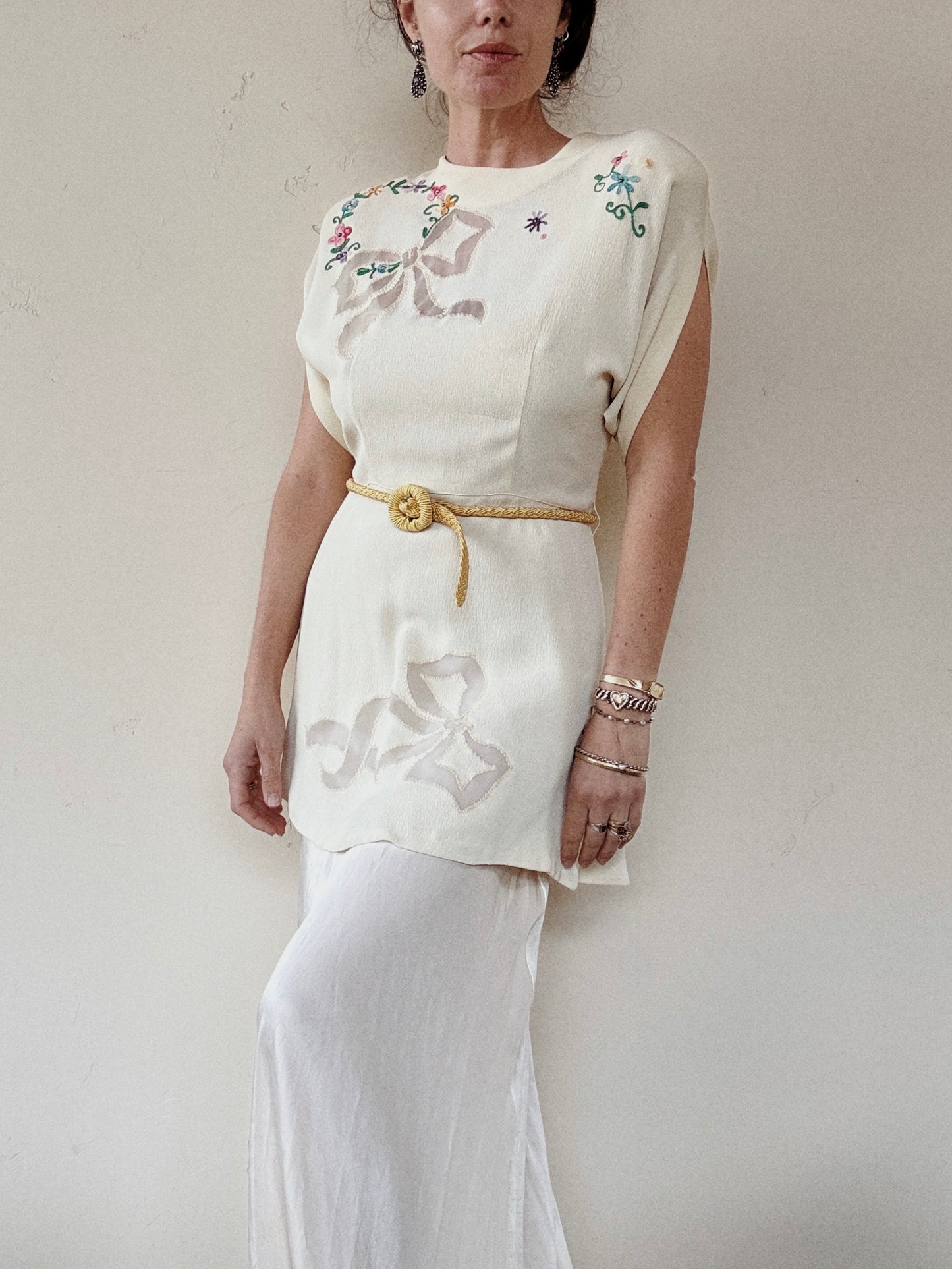 1940s Ivory Bow Blouse w/ Floral Embroidery- M/L