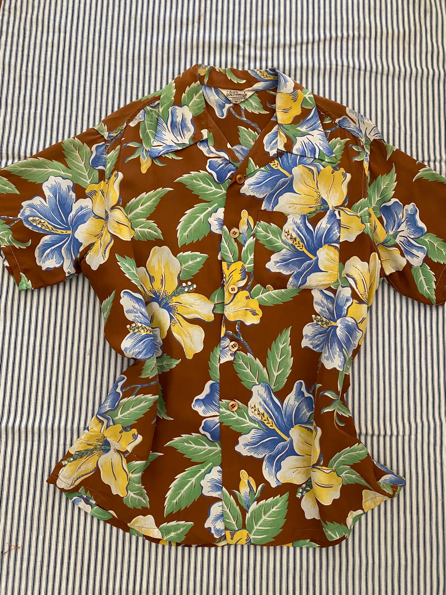 1940s Brown Cold Rayon Hawaiian Shirt- M-L