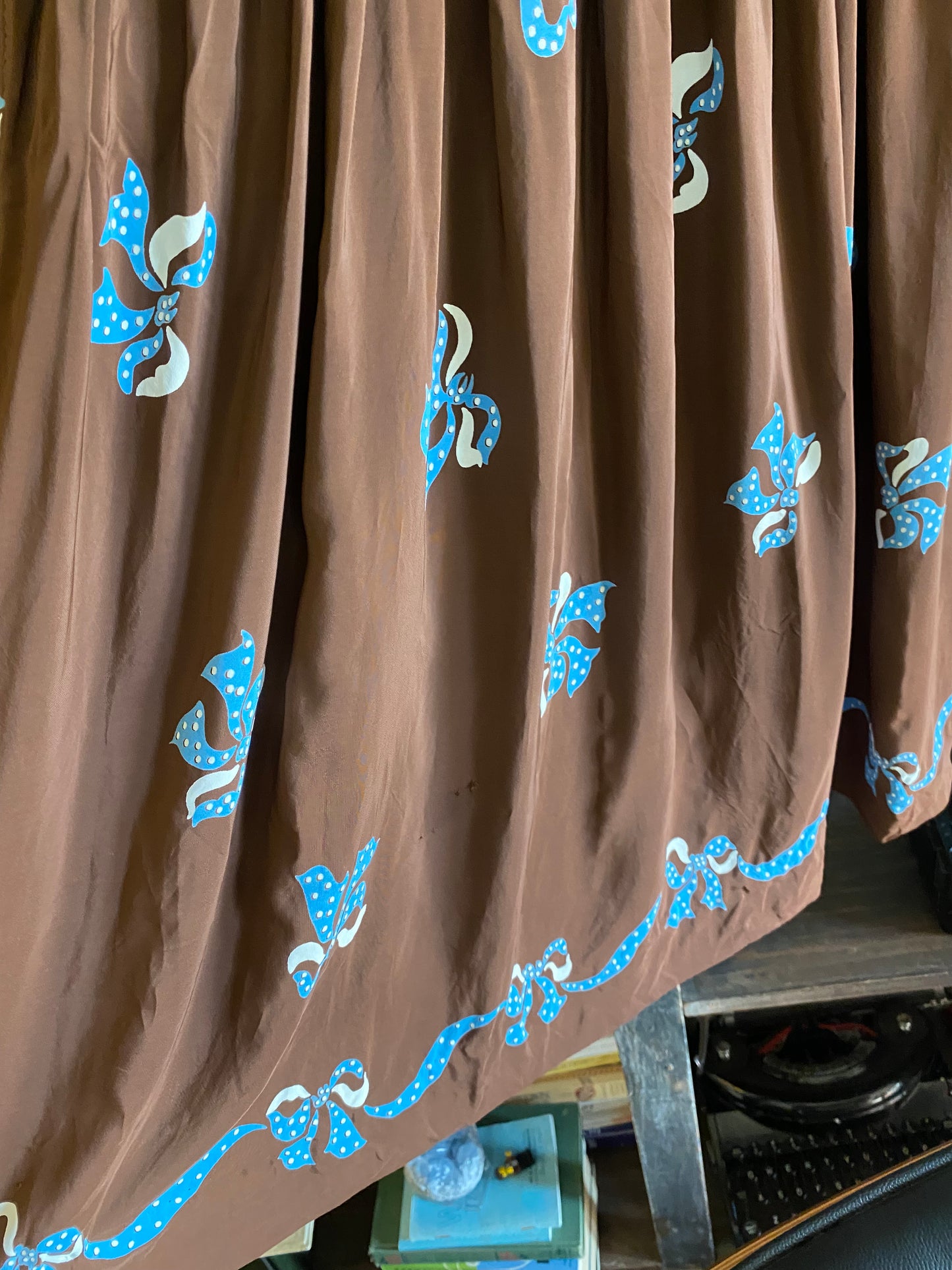 1930s/40s Brown Cold Rayon Puffed Sleeve Babydoll Dress w/ Blue Bows- XS/S