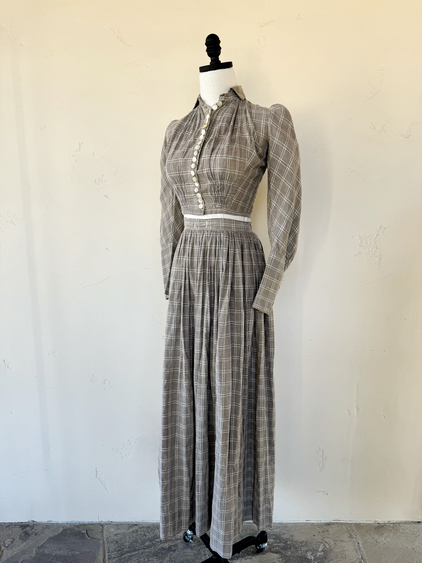 Antique 1800s Victorian Linen Set w/ Thick Shell Buttons- XS/S