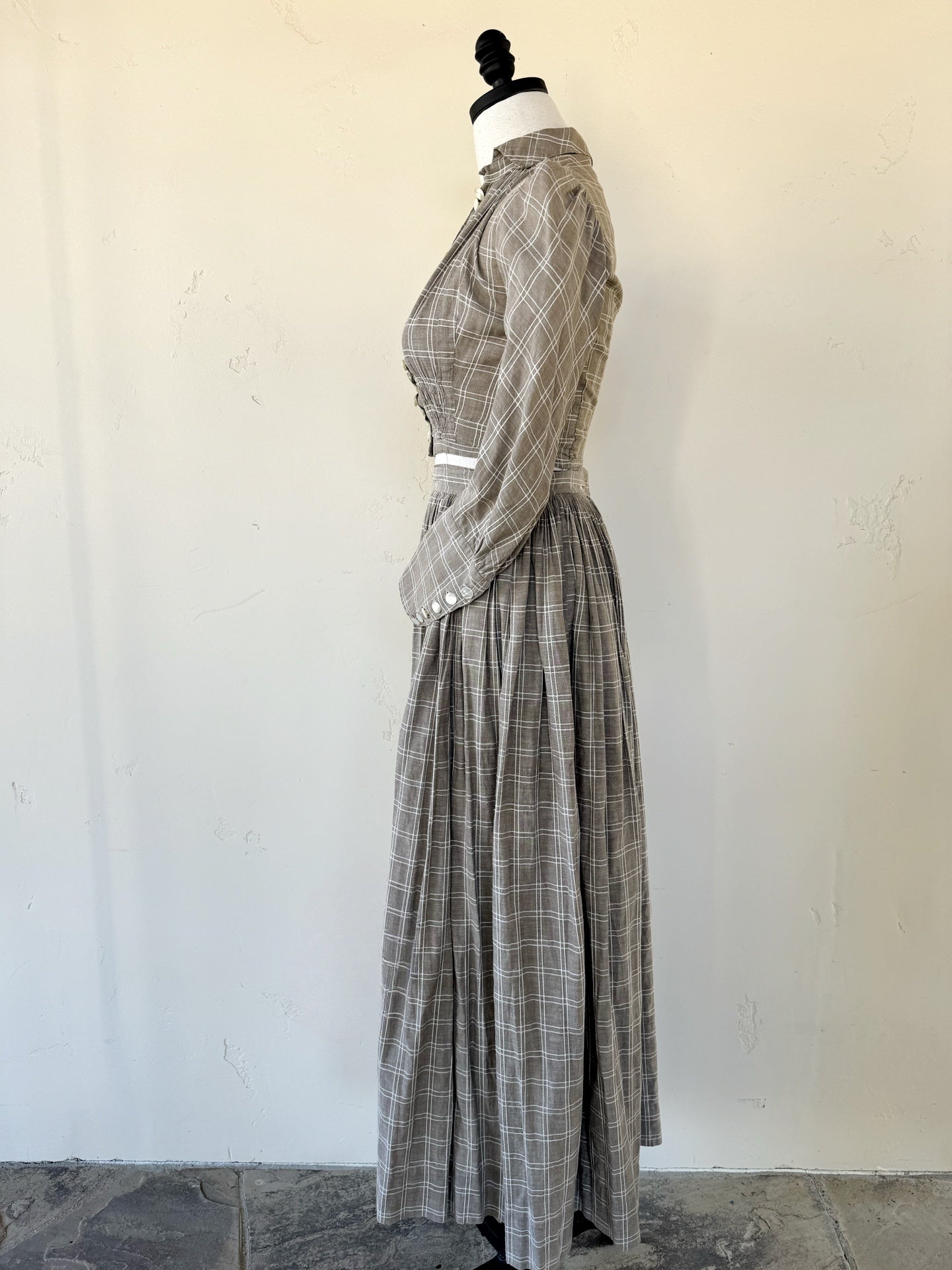 Antique 1800s Victorian Linen Set w/ Thick Shell Buttons- XS/S