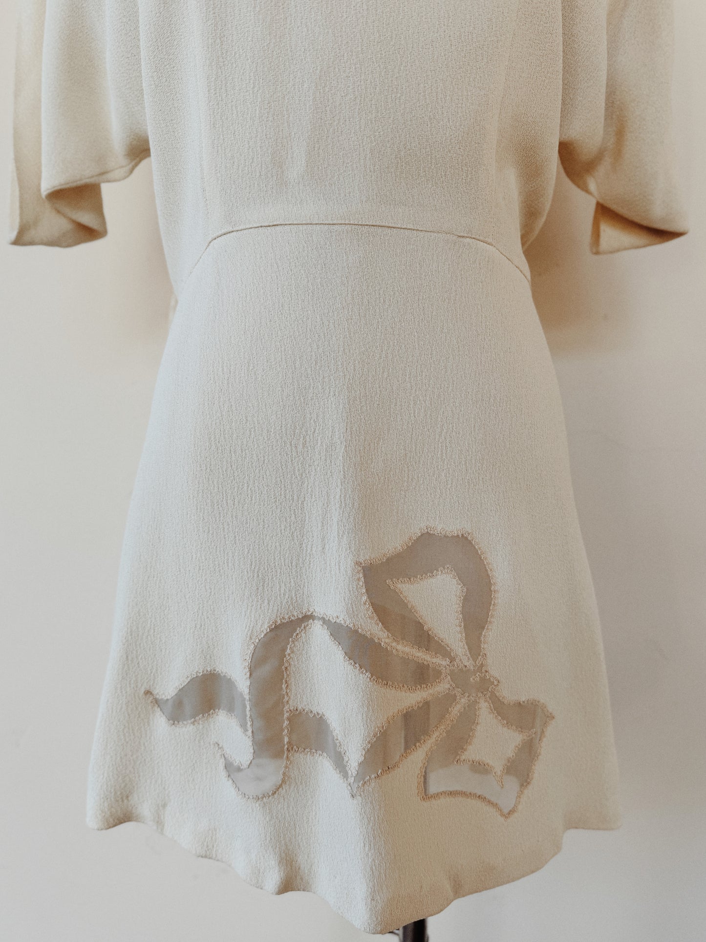 1940s Ivory Bow Blouse w/ Floral Embroidery- M/L