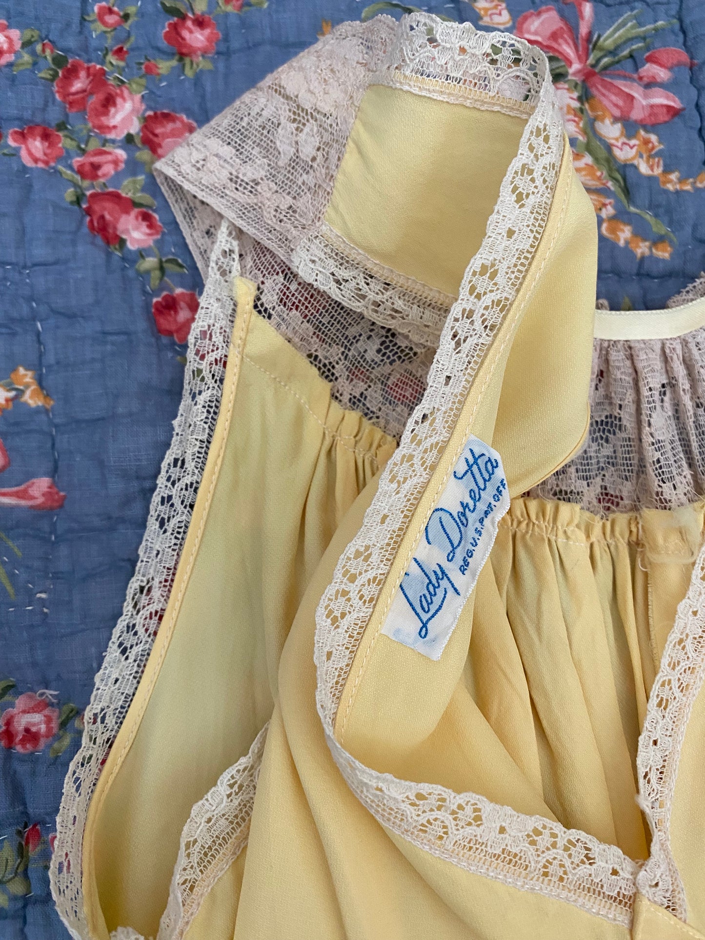 1940s Pale Yellow Rayon Bias Cut Slip w/ Lace + Bow- S/M