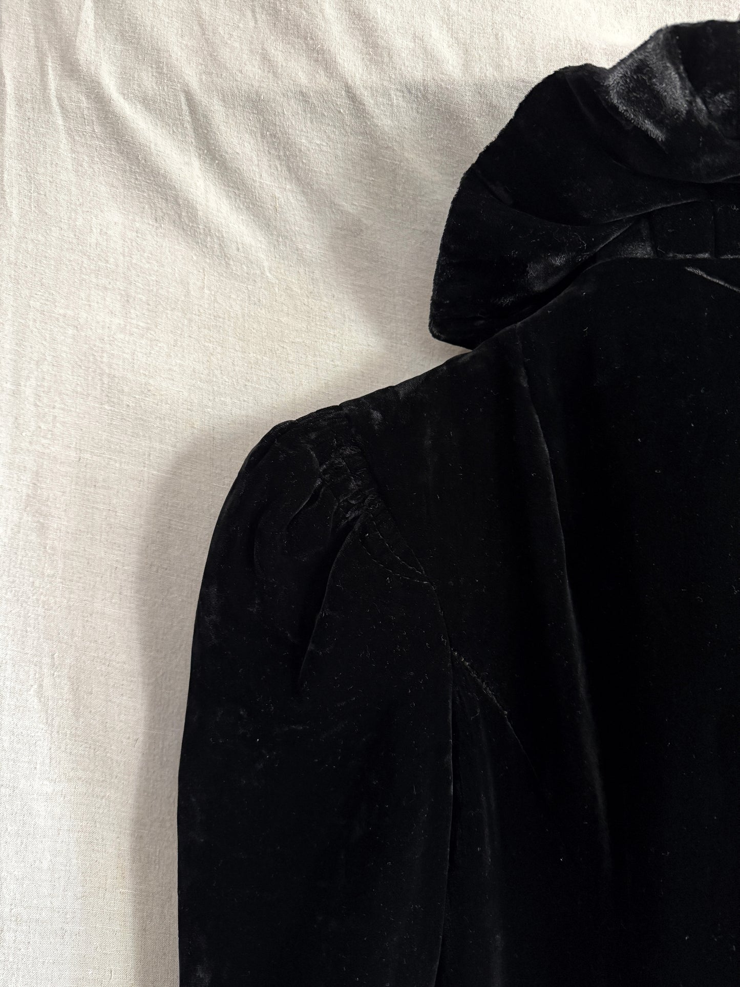 1940s Black Velveteen Opera Coat w/ Elizabethan Collar- S/M