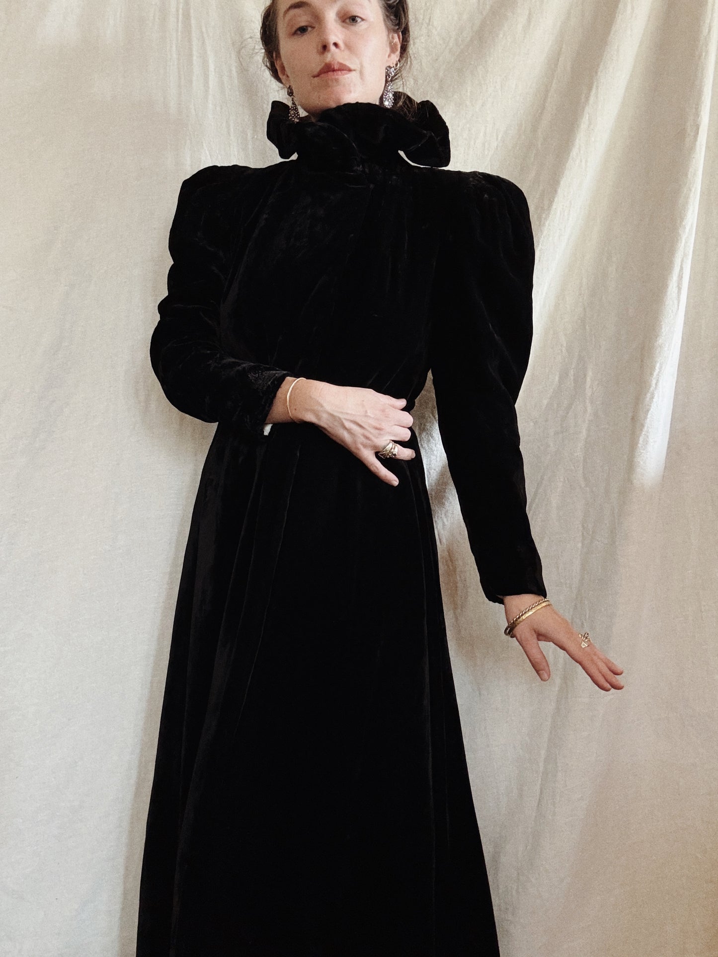 1940s Black Velveteen Opera Coat w/ Elizabethan Collar- S/M