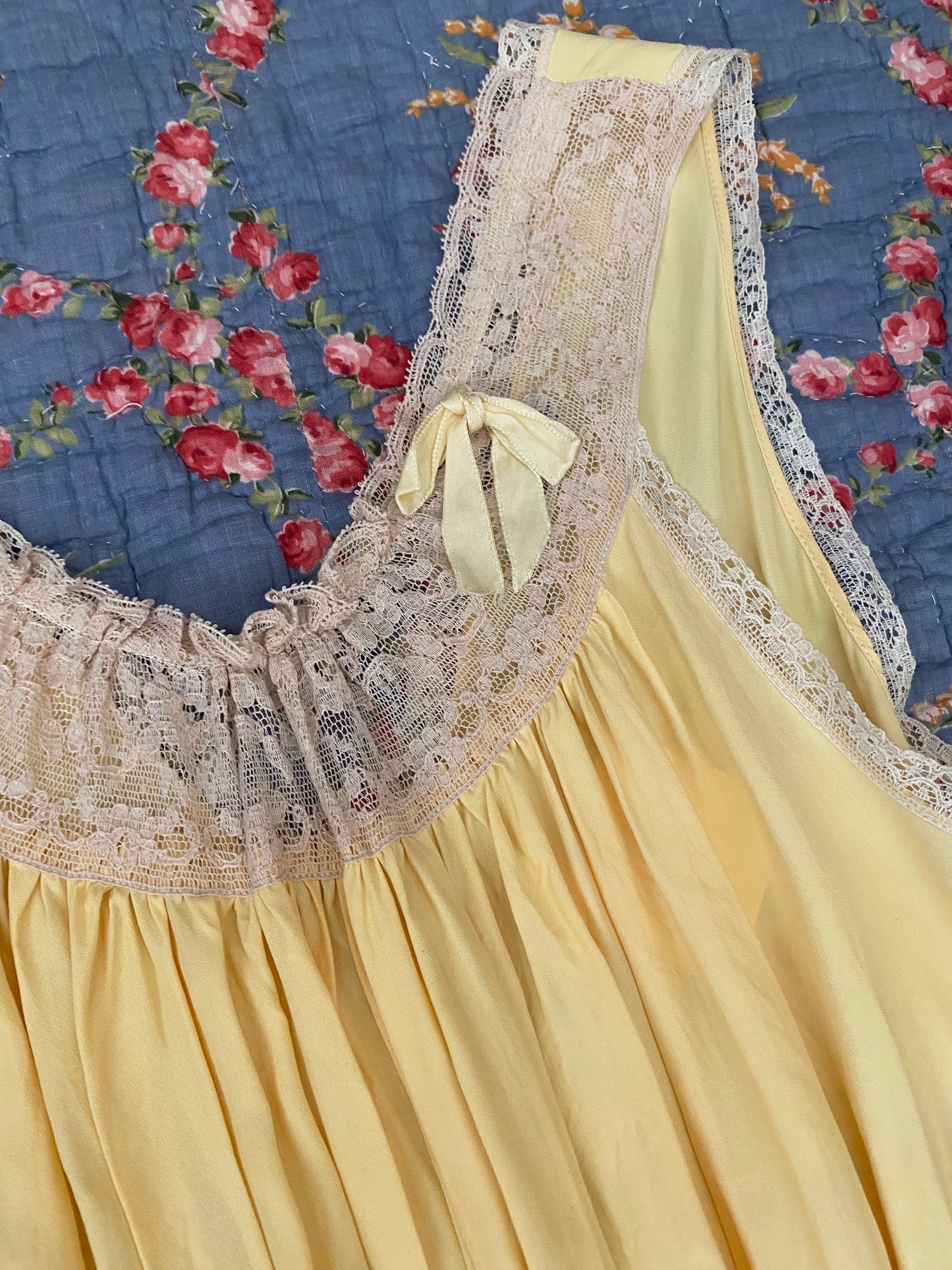 1940s Pale Yellow Rayon Bias Cut Slip w/ Lace + Bow- S/M