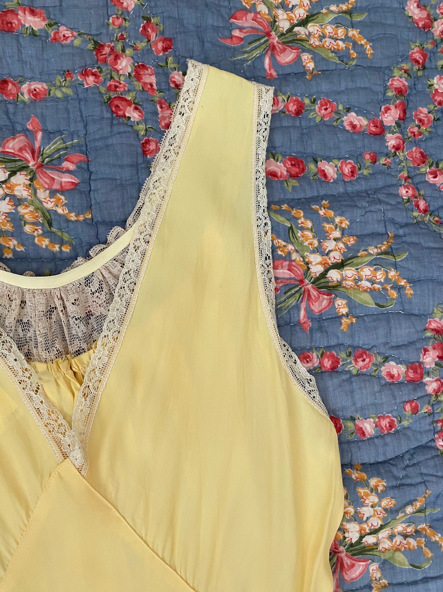 1940s Pale Yellow Rayon Bias Cut Slip w/ Lace + Bow- S/M