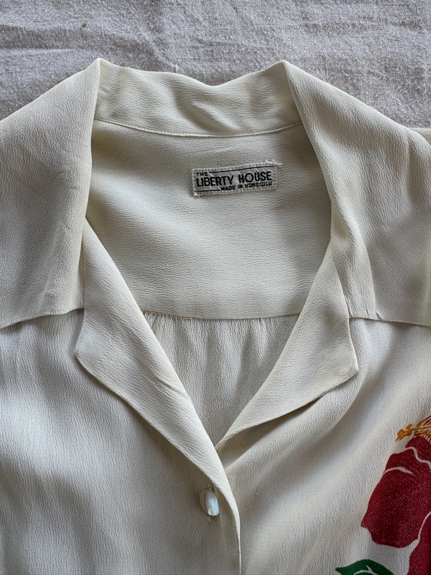 1940s Hawaiian Cropped Ivory Hibiscus Blouse- S