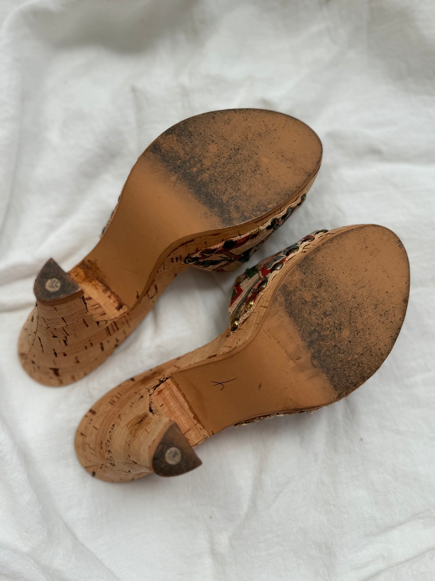 1950s Abstract Cork Heels w/ Golden Accents- 7