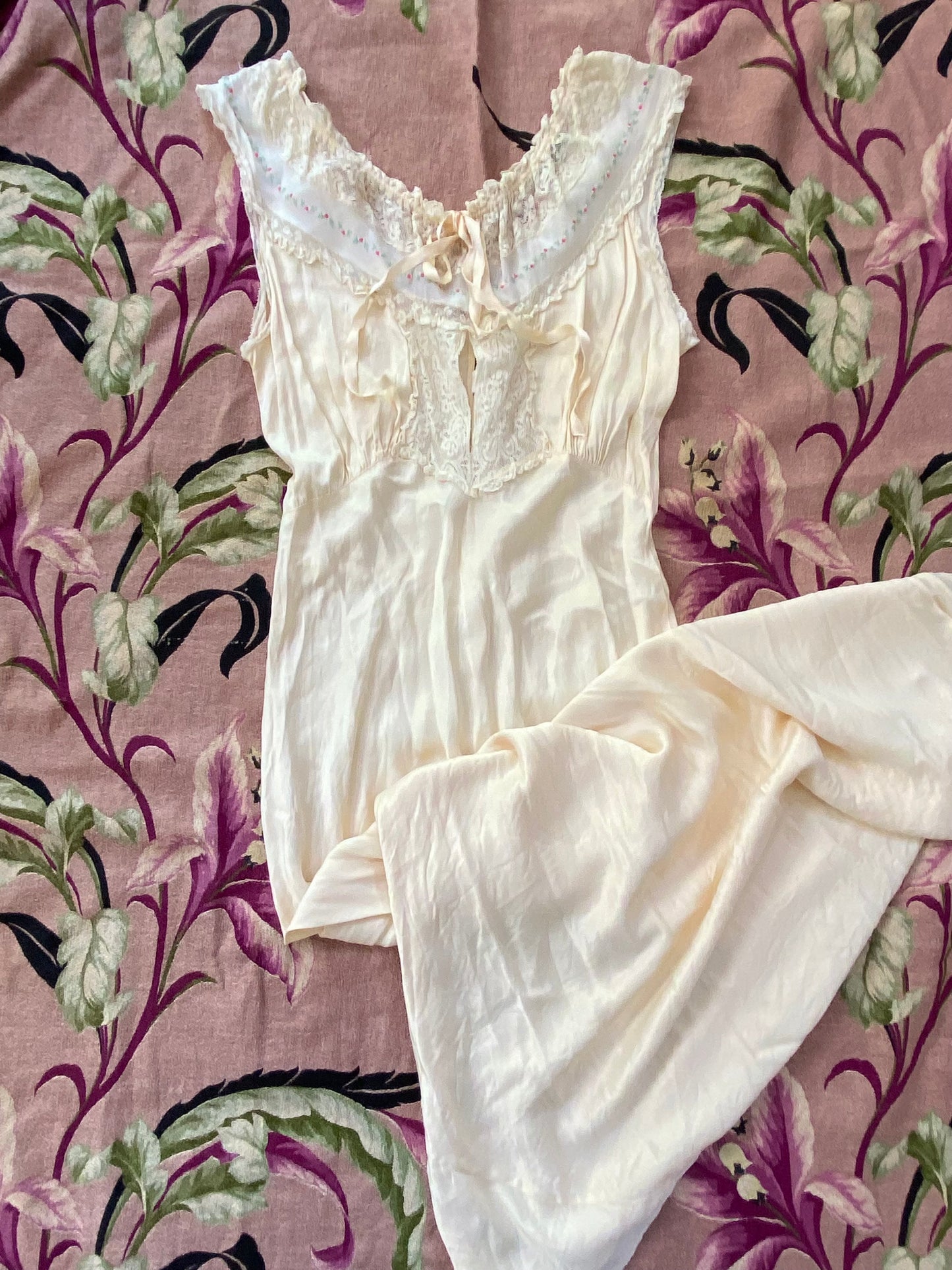 1940s Silk Rayon Satin Bias Cut Slip w/ Lace + Floral Details- S/M
