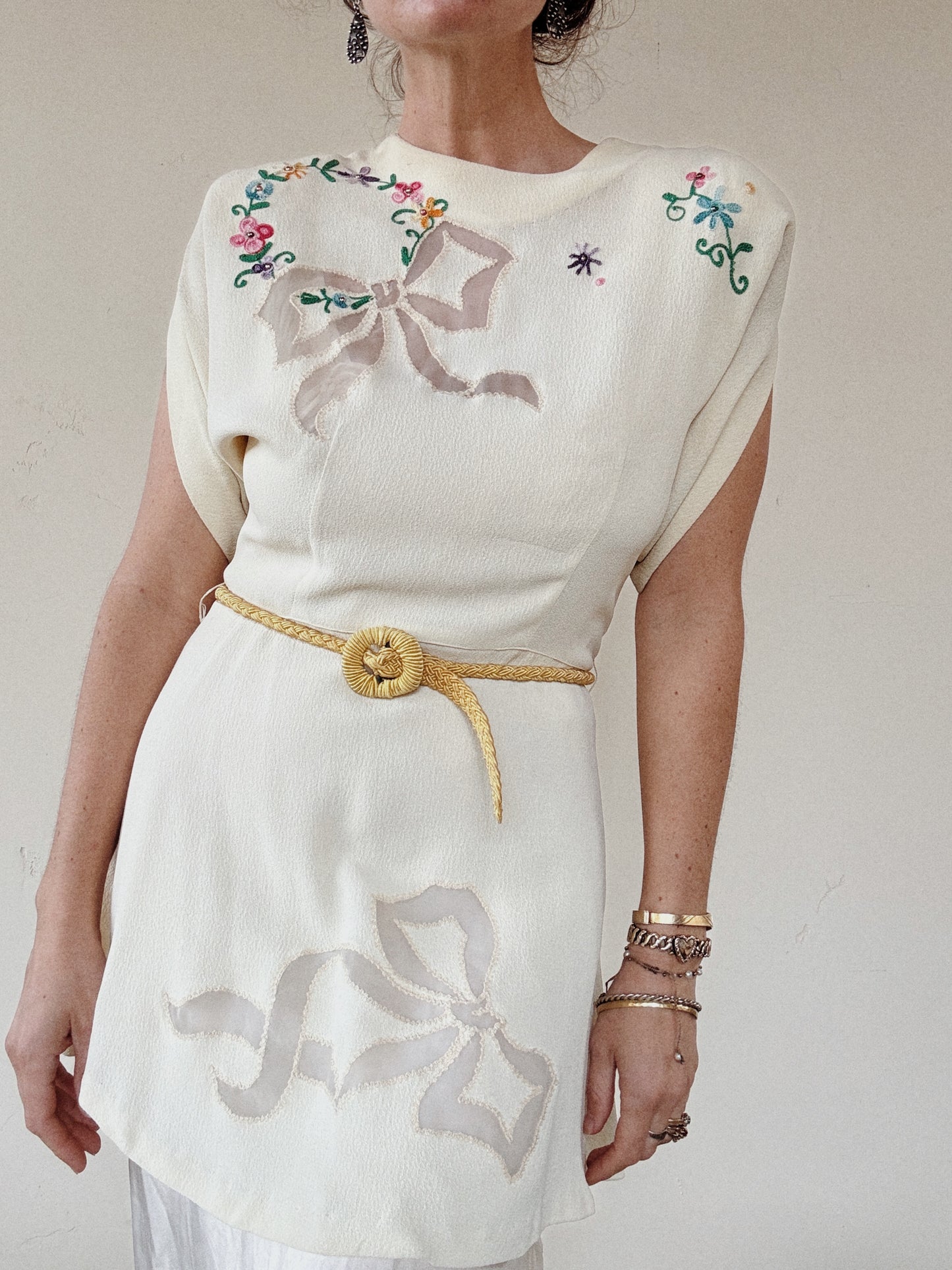 1940s Ivory Bow Blouse w/ Floral Embroidery- M/L