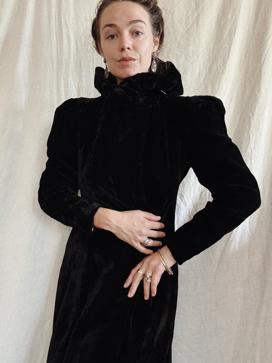 1940s Black Velveteen Opera Coat w/ Elizabethan Collar- S/M