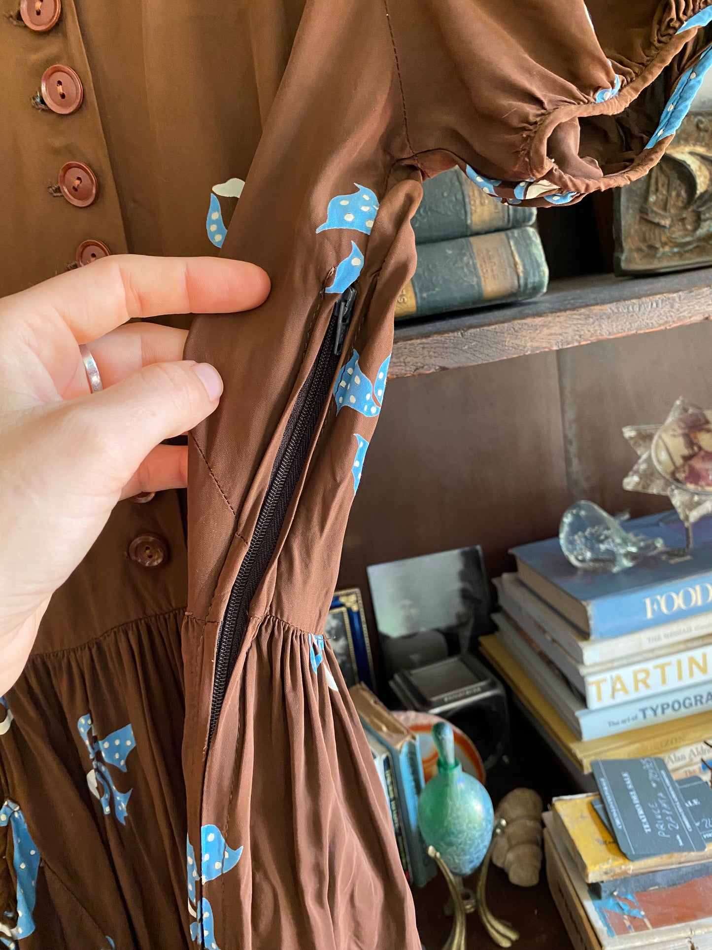 1930s/40s Brown Cold Rayon Puffed Sleeve Babydoll Dress w/ Blue Bows- XS/S