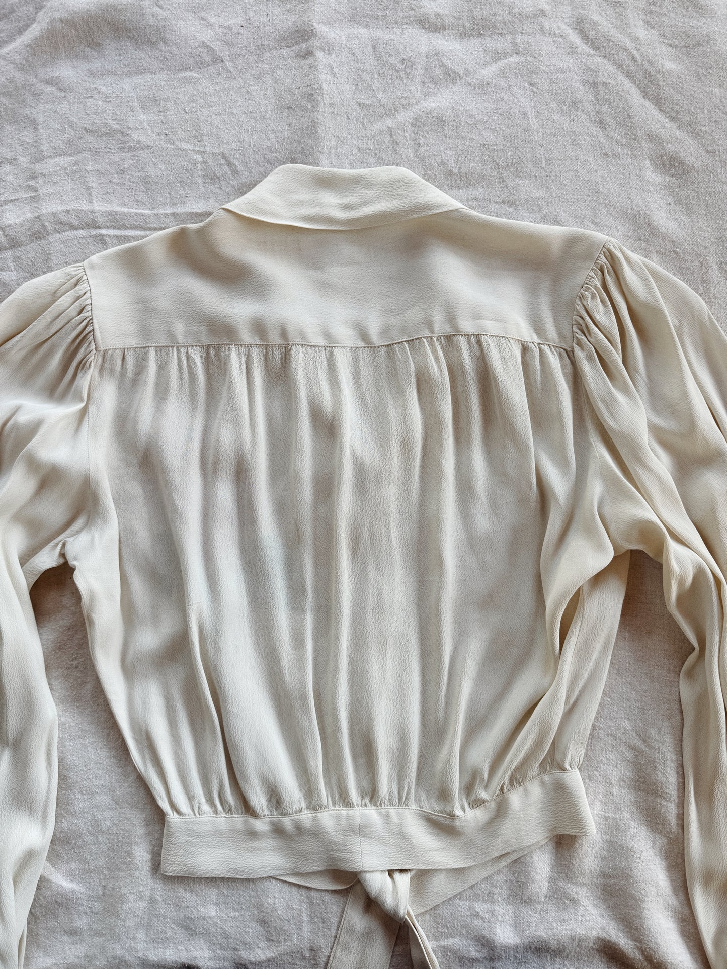 1940s Hawaiian Cropped Ivory Hibiscus Blouse- S