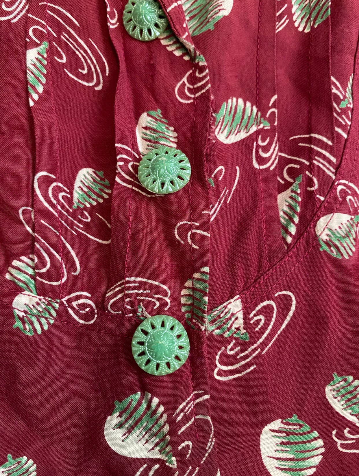 1940s Novelty Print Twirling Top Rayon Blouse- S/M