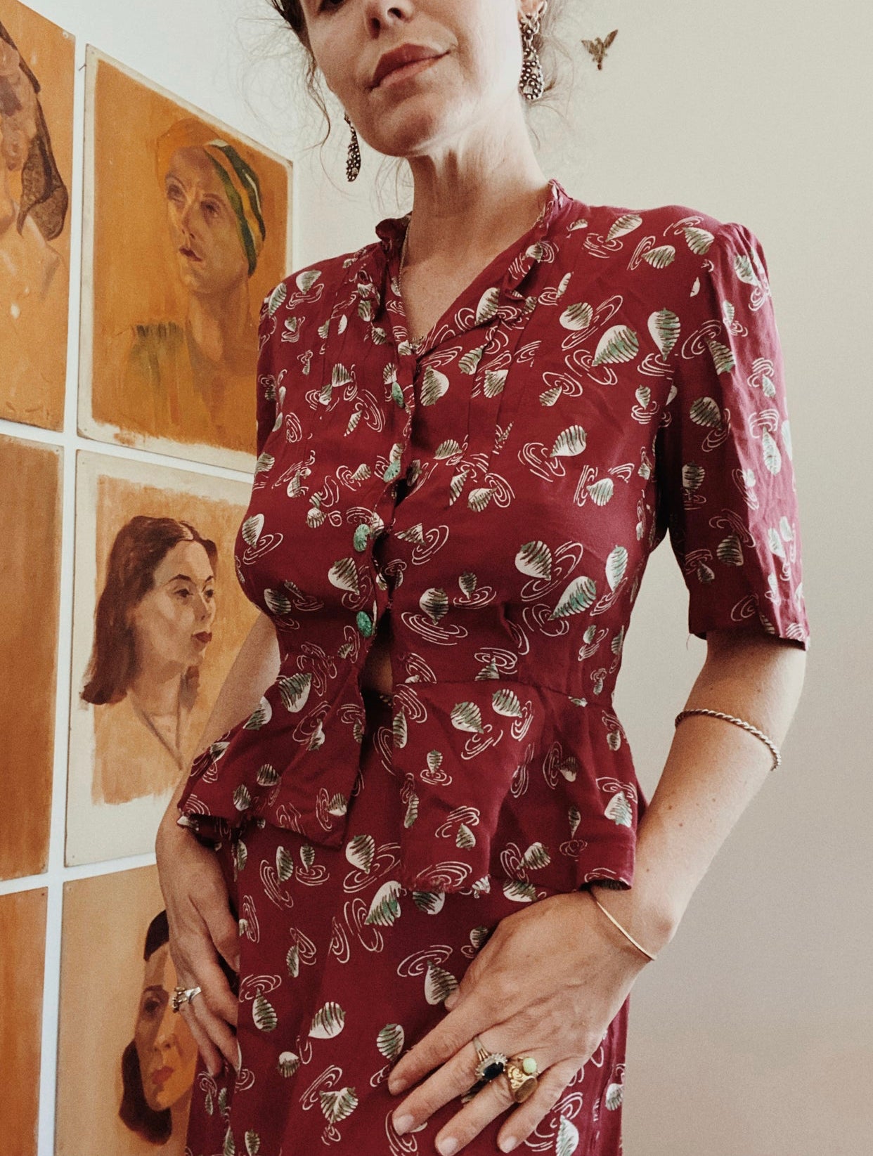 1940s Novelty Print Twirling Top Rayon Blouse- S/M
