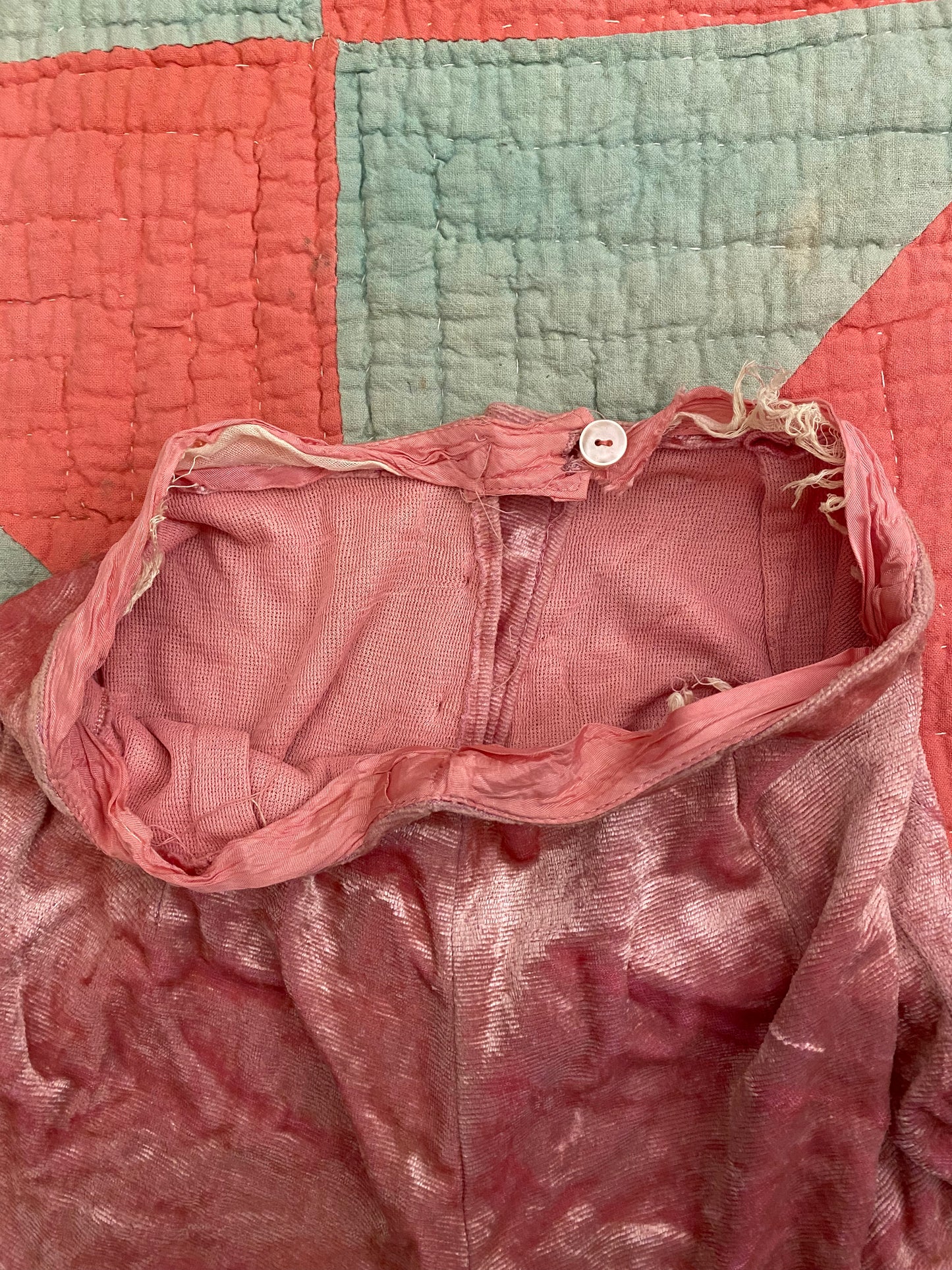1960s Pink Velvet High Waisted Shorts- 6/7