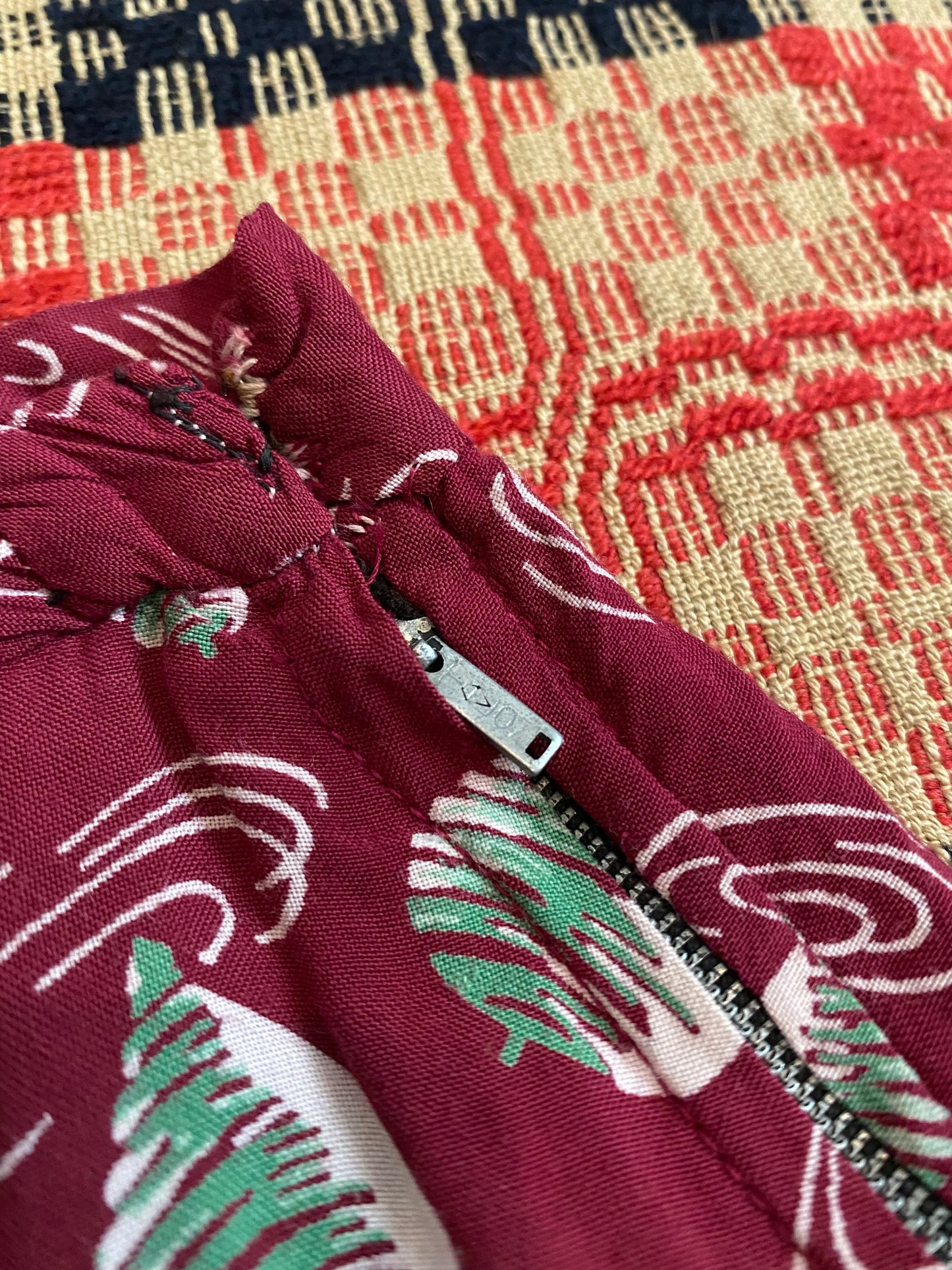 1940s Novelty Print Twirling Top Rayon Skirt Set- S/M