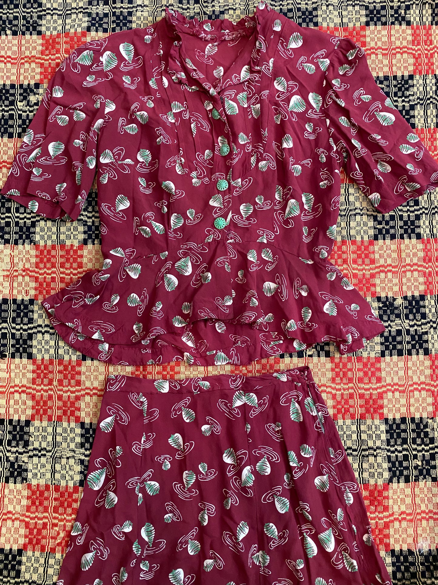 1940s Novelty Print Twirling Top Rayon Skirt Set- S/M