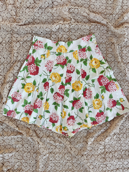 1930s White Hydrangea + Rose Piqué Side Button Shorts- S