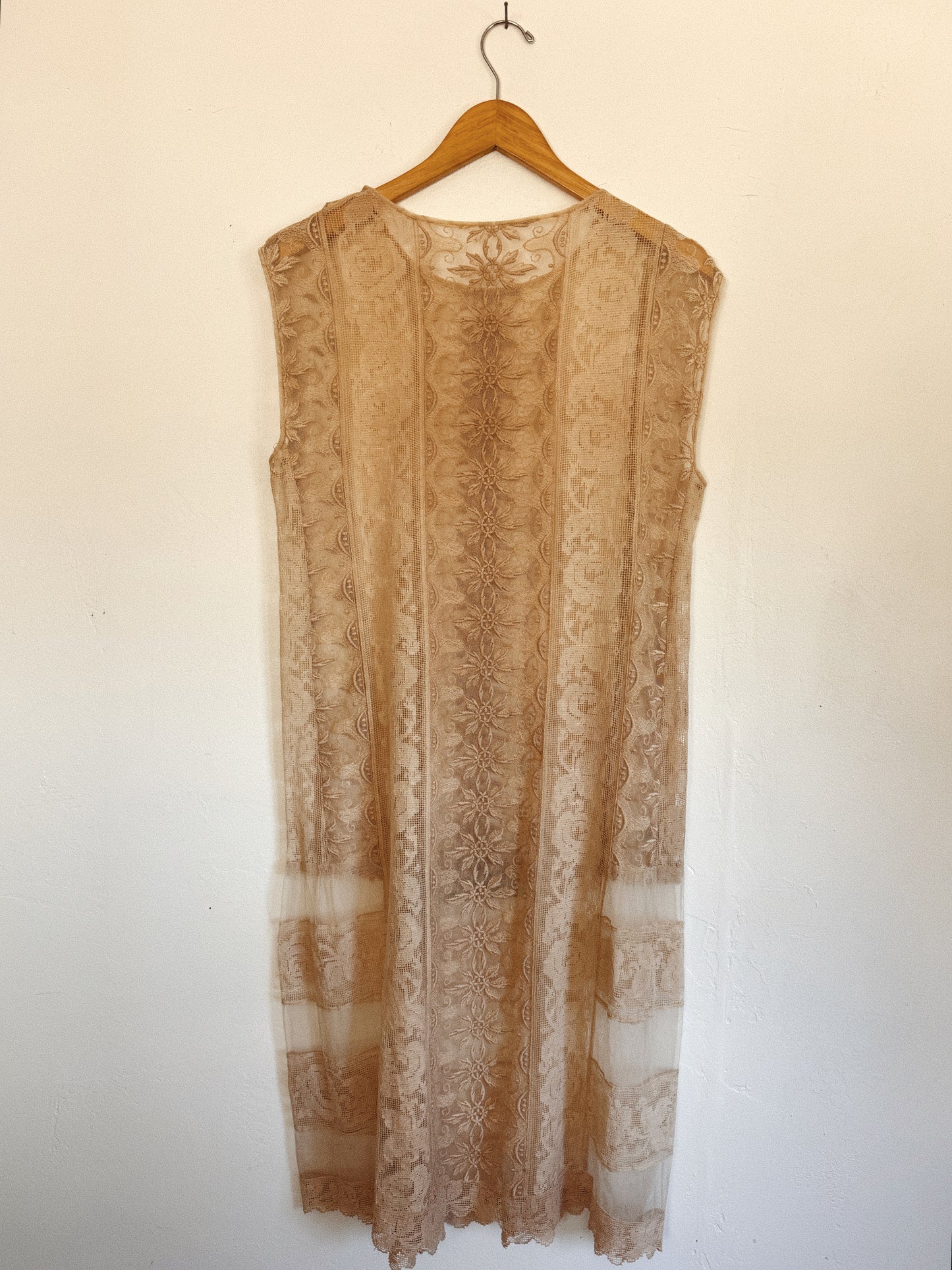 1920s Ecru Filet Lace Shift Dress w/ Aquamarine Appliqué- M