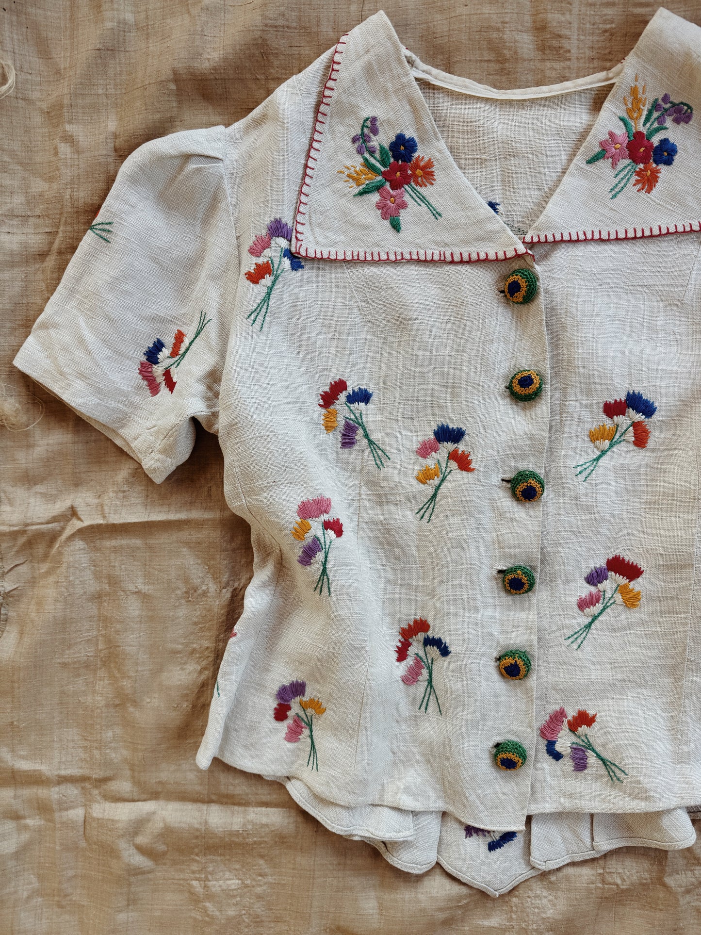 1930s/40s Grey Linen Floral Embroidered Blouse w/ Crocheted Buttons- M