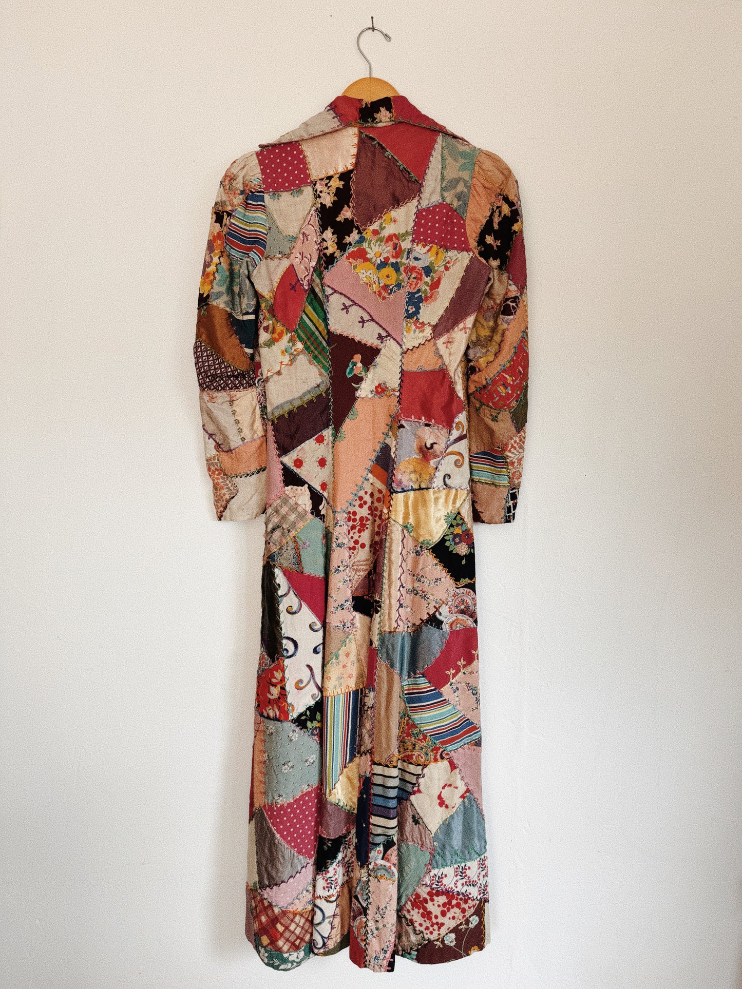 1930s Incredible Pink Crazy Quilt Embroidered Dressing Gown w/ Bell Zipper- S-S/M