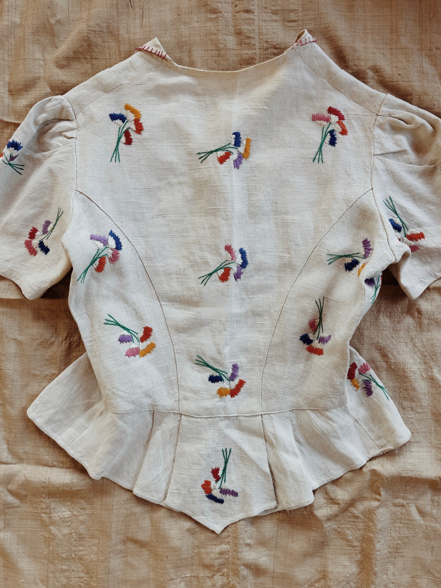 1930s/40s Grey Linen Floral Embroidered Blouse w/ Crocheted Buttons- M