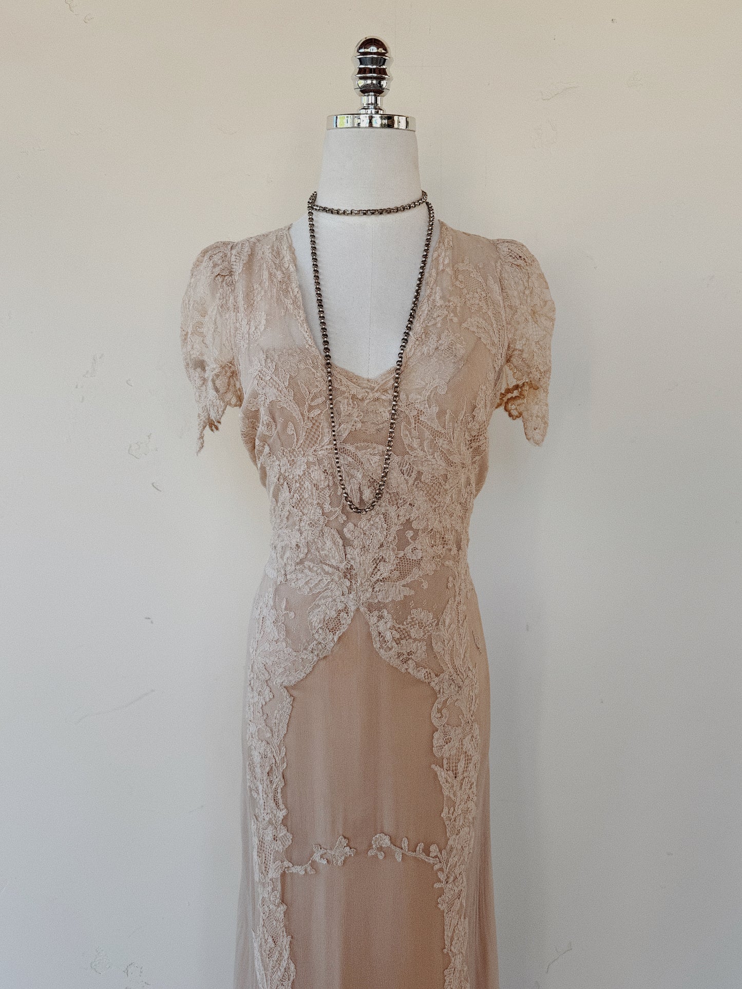 1930s Champagne Crinkle Silk Chiffon Dress w/ Lace Appliqué- S/M
