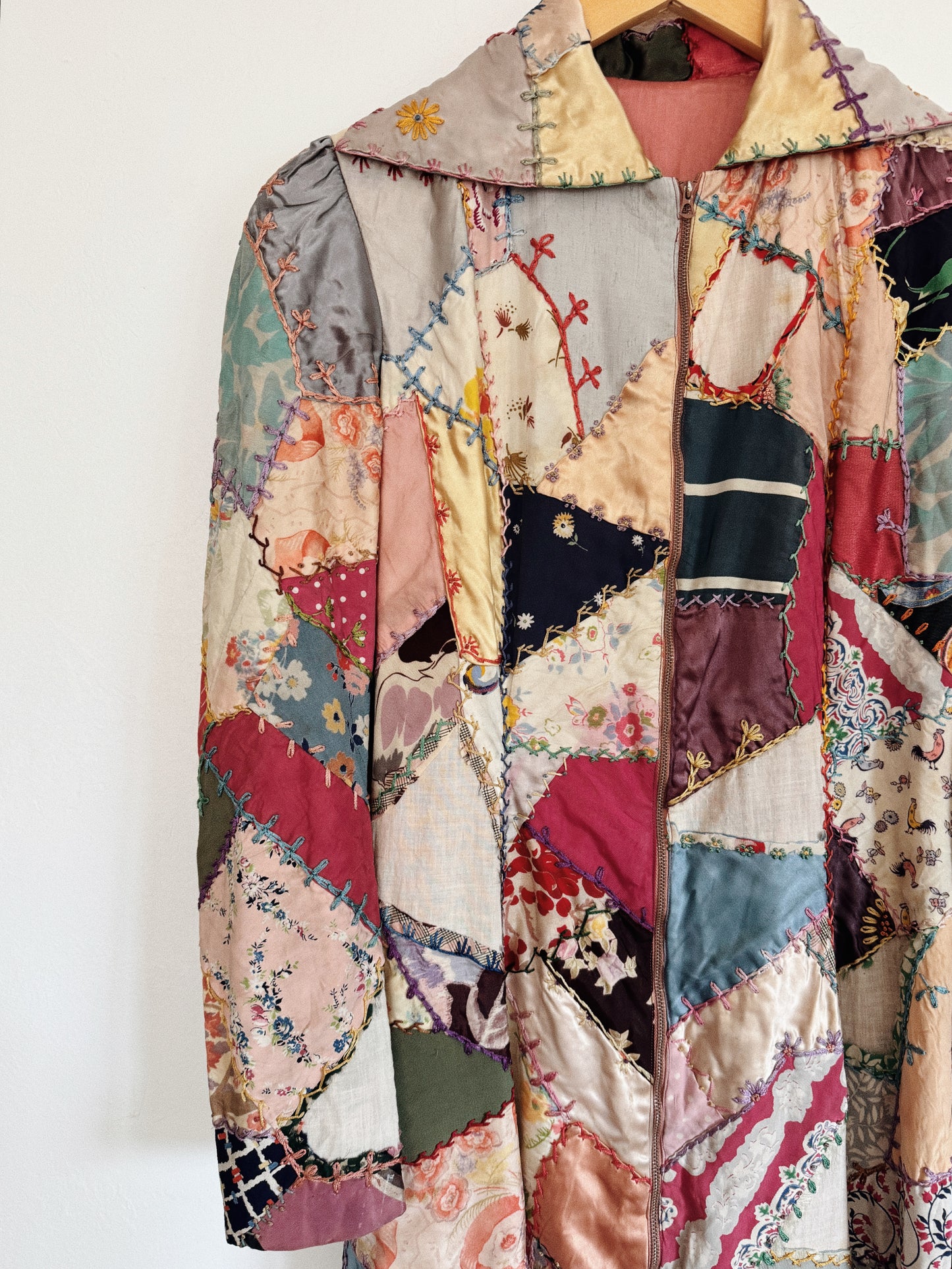 1930s Incredible Pink Crazy Quilt Embroidered Dressing Gown w/ Bell Zipper- S-S/M