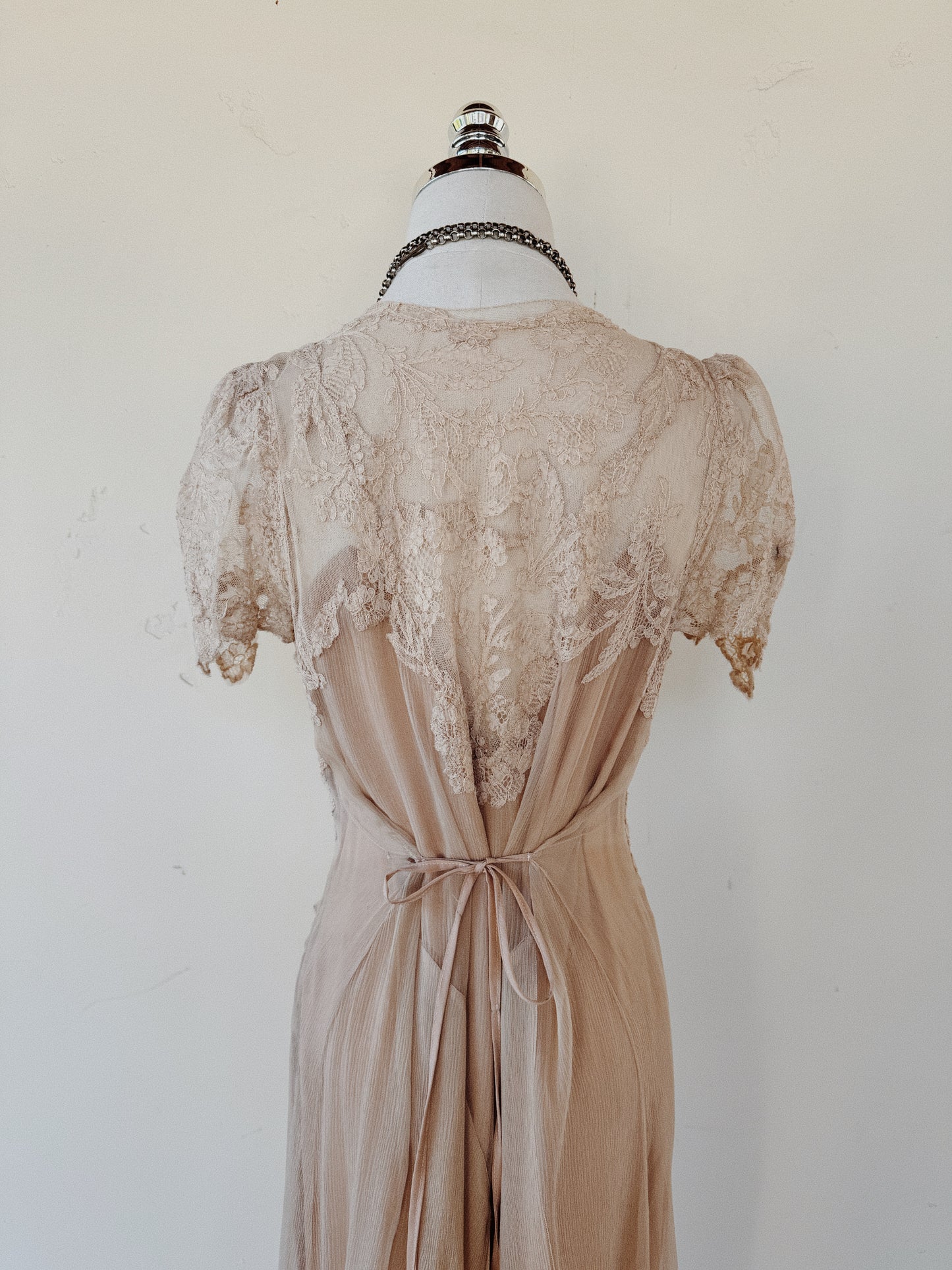 1930s Champagne Crinkle Silk Chiffon Dress w/ Lace Appliqué- S/M