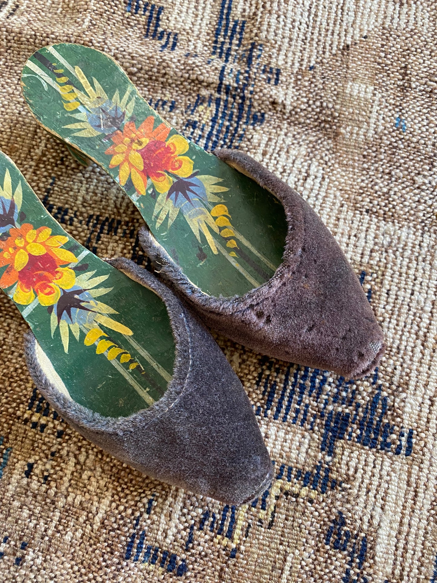 1940s Vintage Painted Wooden Souvenir Platform Sandals