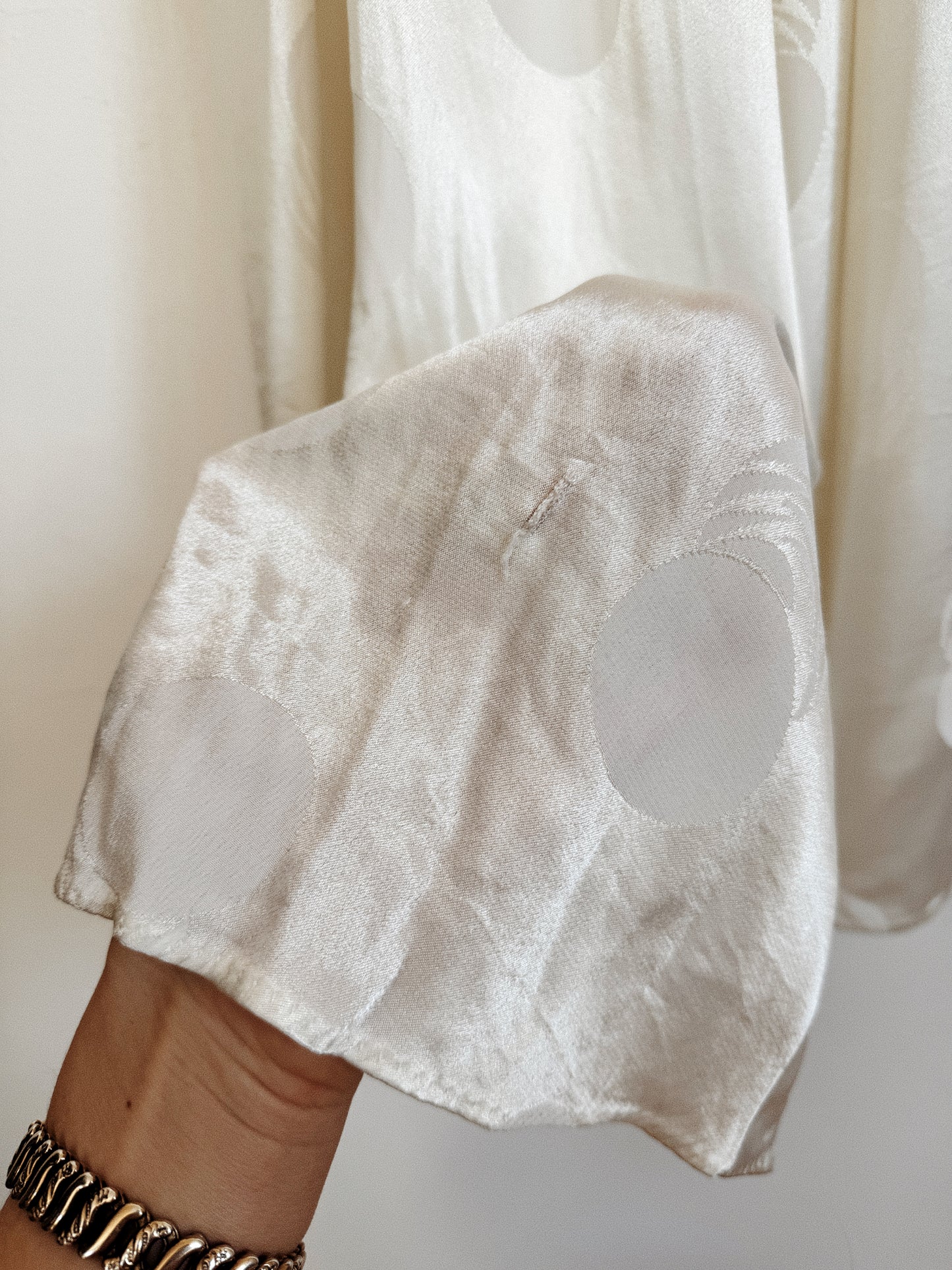 1930s/40s Pure White Abstract Rayon Jacquard Peignoir w/ Rhinestone Buttons- XS/S