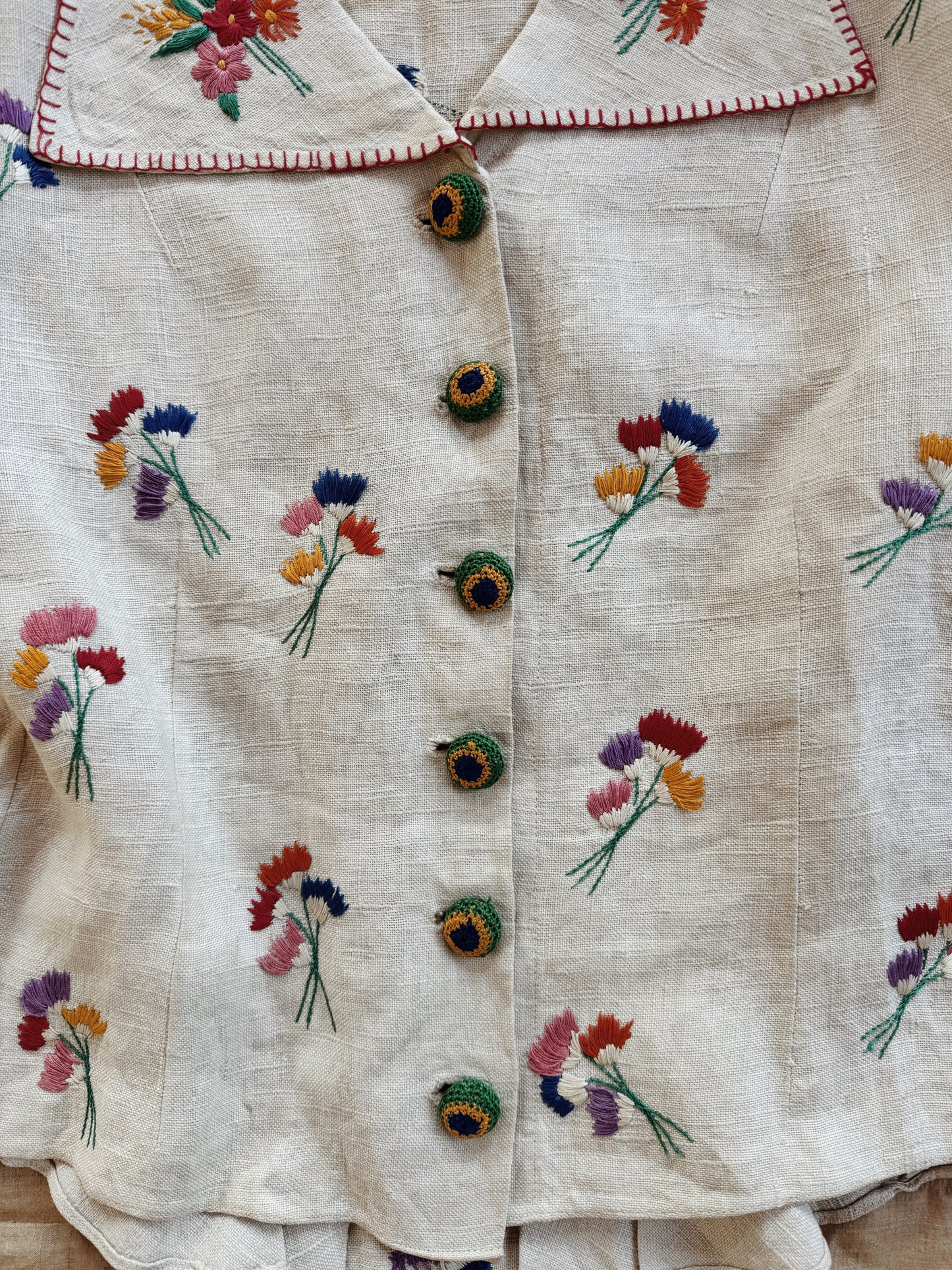 1930s/40s Grey Linen Floral Embroidered Blouse w/ Crocheted Buttons- M