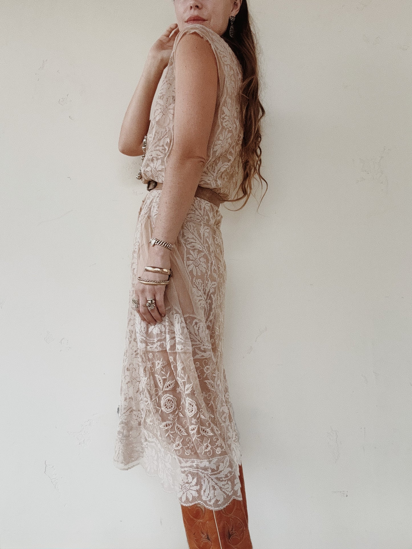 1920s Ecru Filet Lace Shift Dress w/ Aquamarine Appliqué- M